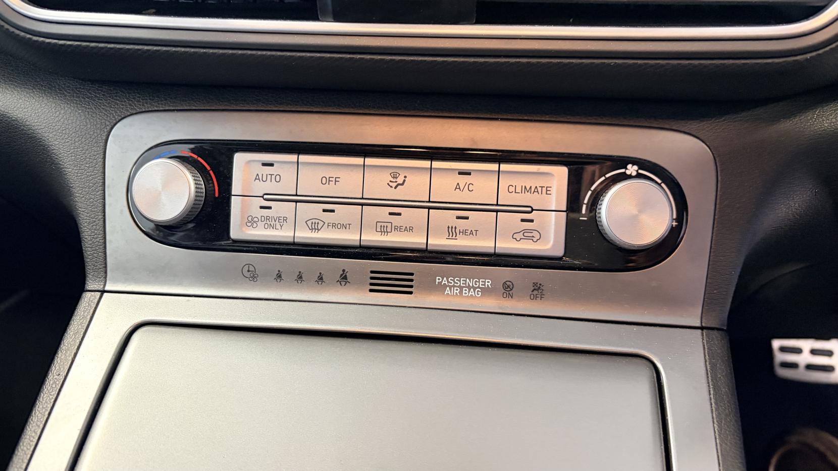 Hyundai KONA 64kWh Premium SUV 5dr Electric Auto (7kW Charger) (204 ps)