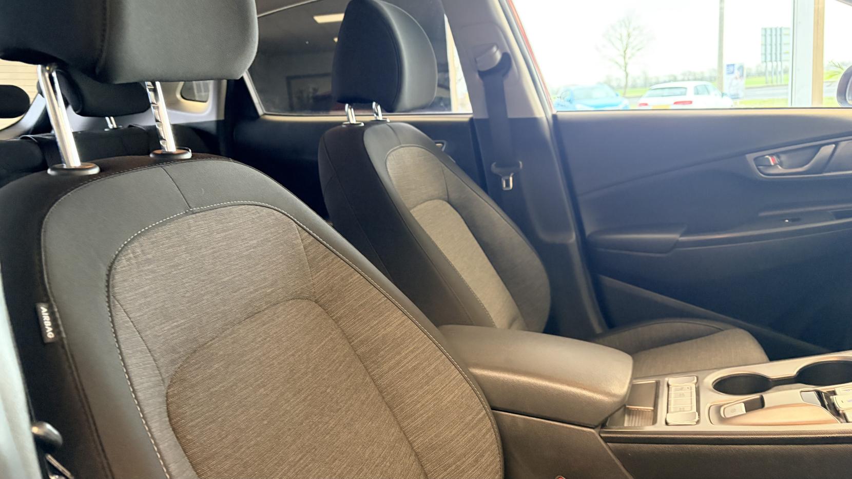 Hyundai KONA 64kWh Premium SUV 5dr Electric Auto (7kW Charger) (204 ps)