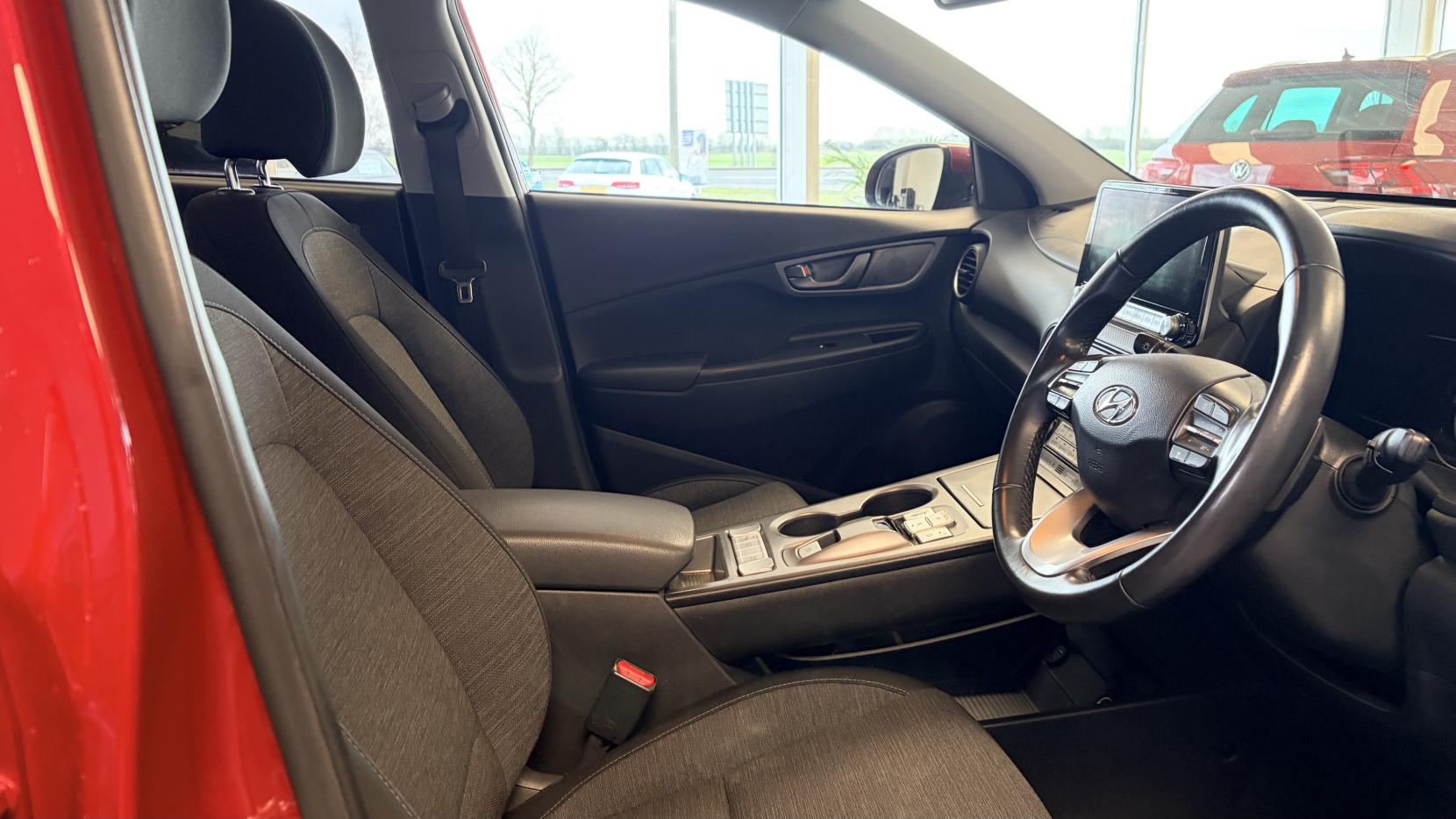 Hyundai KONA 64kWh Premium SUV 5dr Electric Auto (7kW Charger) (204 ps)