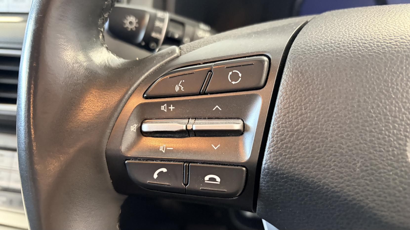 Hyundai KONA 64kWh Premium SUV 5dr Electric Auto (7kW Charger) (204 ps)