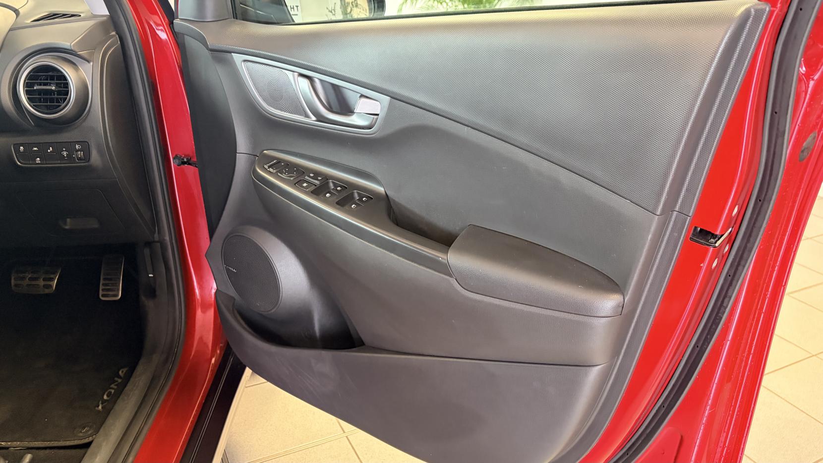 Hyundai KONA 64kWh Premium SUV 5dr Electric Auto (7kW Charger) (204 ps)