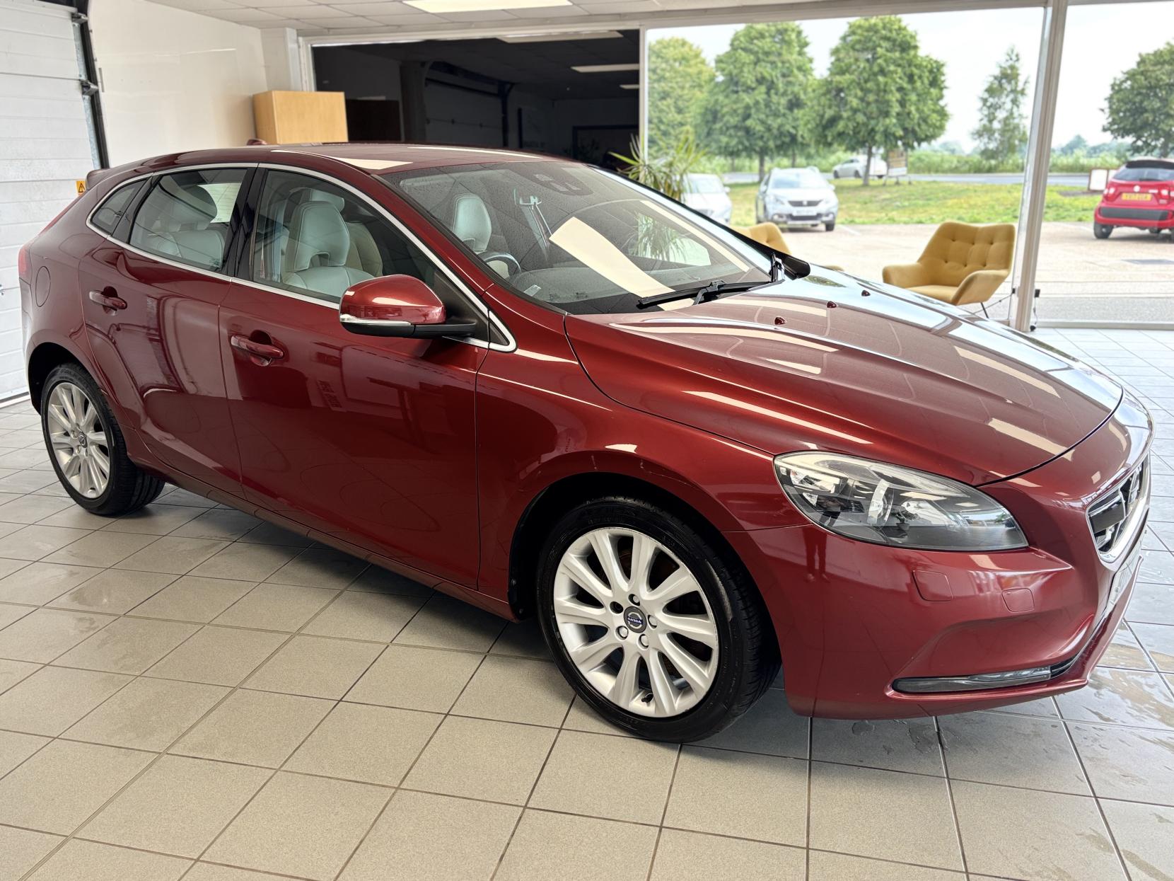 Volvo V40 2.0 D3 SE Lux Nav Hatchback 5dr Diesel Manual Euro 6 (s/s) (150 ps)
