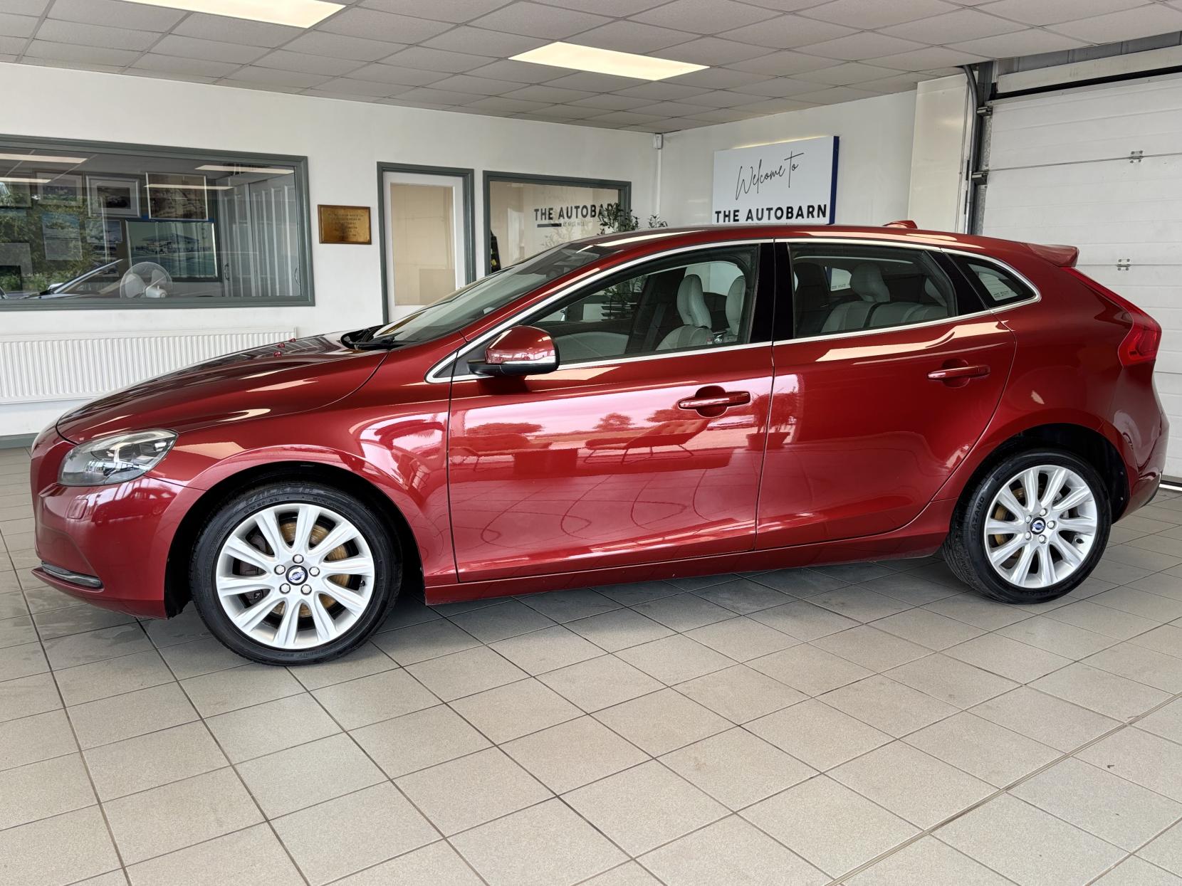Volvo V40 2.0 D3 SE Lux Nav Hatchback 5dr Diesel Manual Euro 6 (s/s) (150 ps)