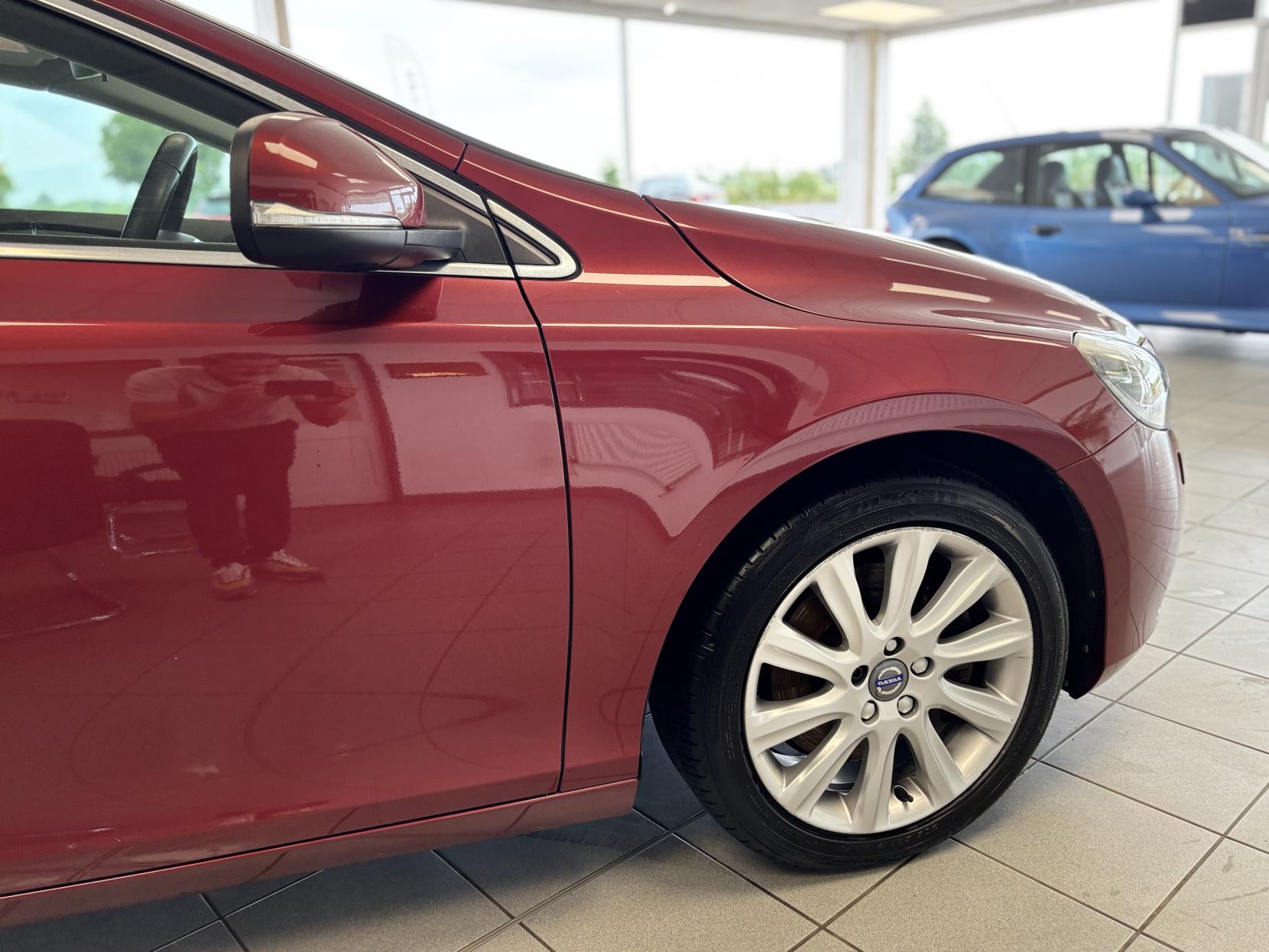 Volvo V40 2.0 D3 SE Lux Nav Hatchback 5dr Diesel Manual Euro 6 (s/s) (150 ps)