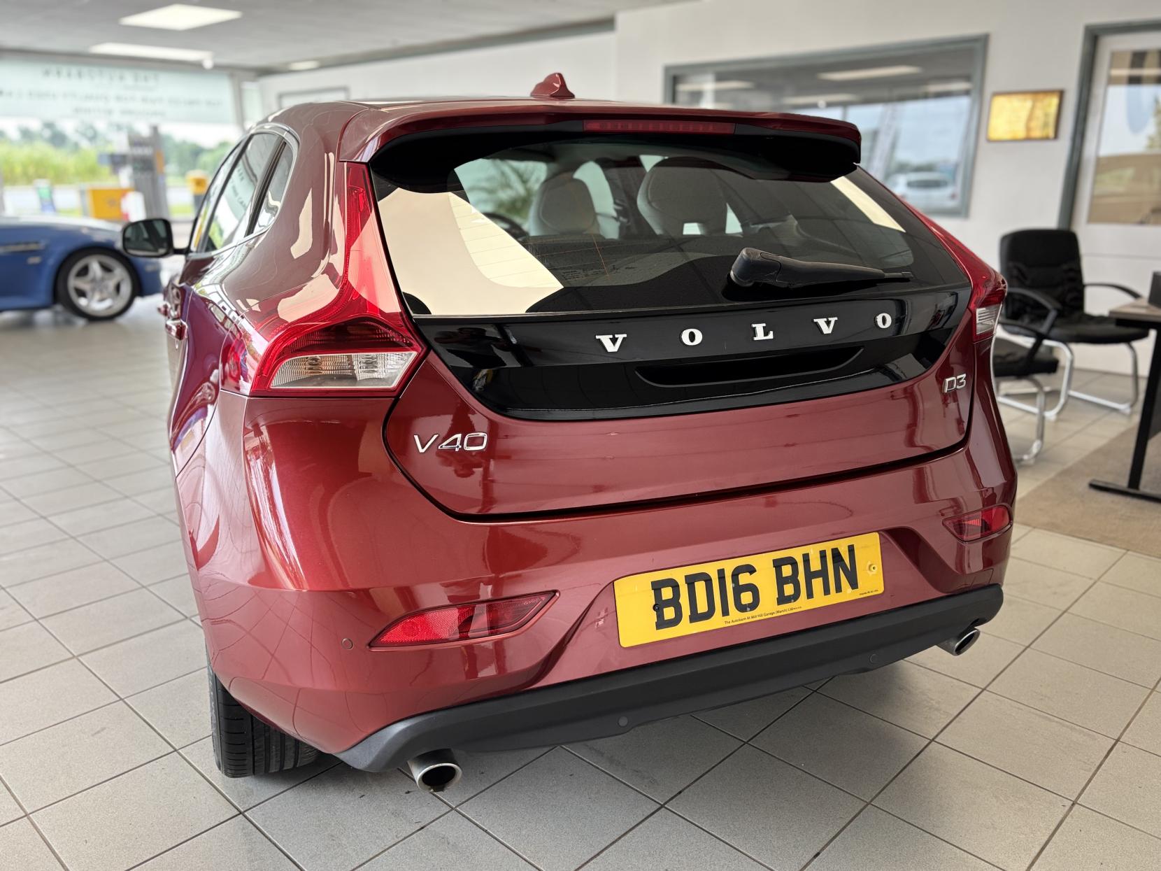 Volvo V40 2.0 D3 SE Lux Nav Hatchback 5dr Diesel Manual Euro 6 (s/s) (150 ps)