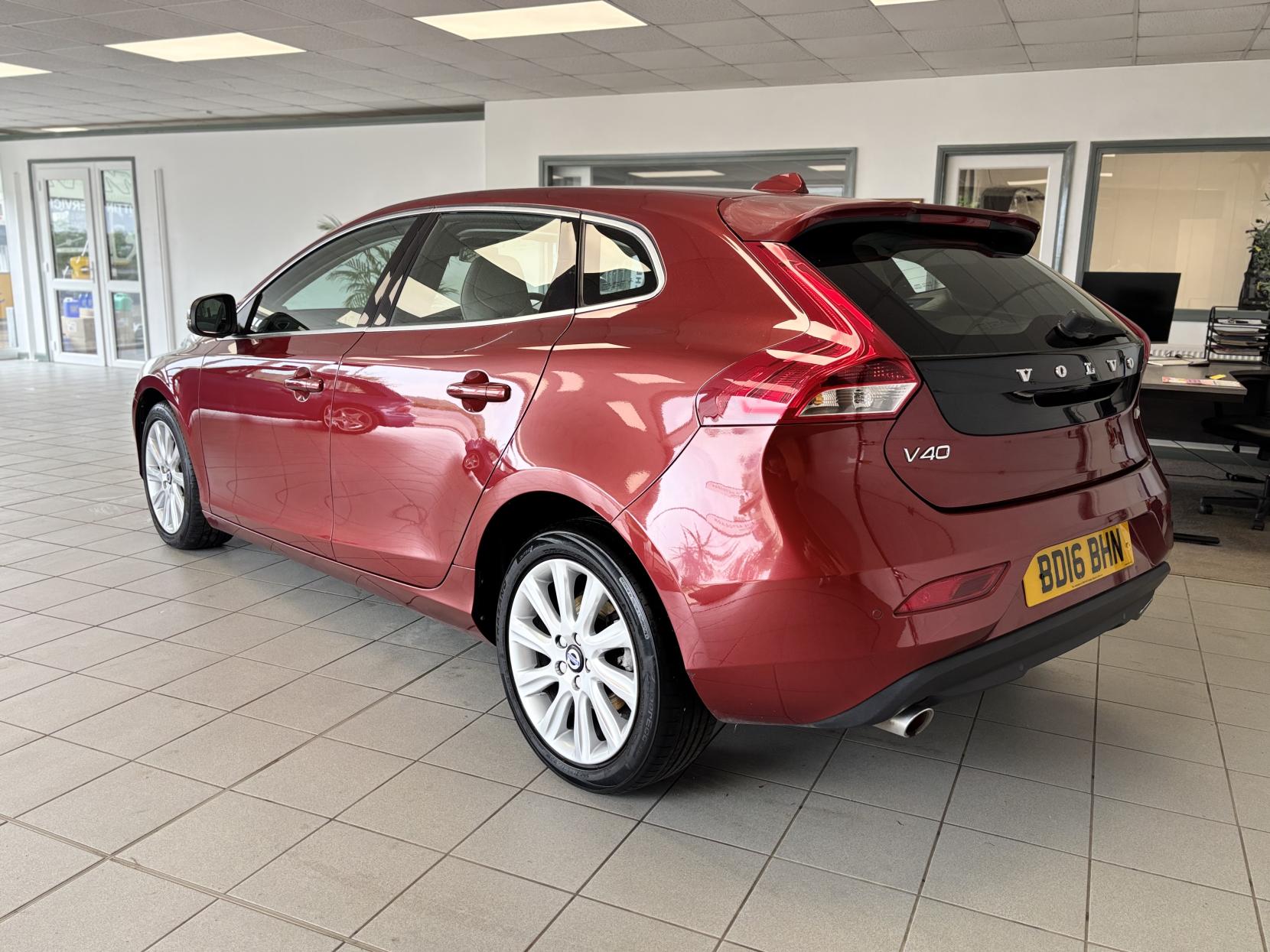 Volvo V40 2.0 D3 SE Lux Nav Hatchback 5dr Diesel Manual Euro 6 (s/s) (150 ps)