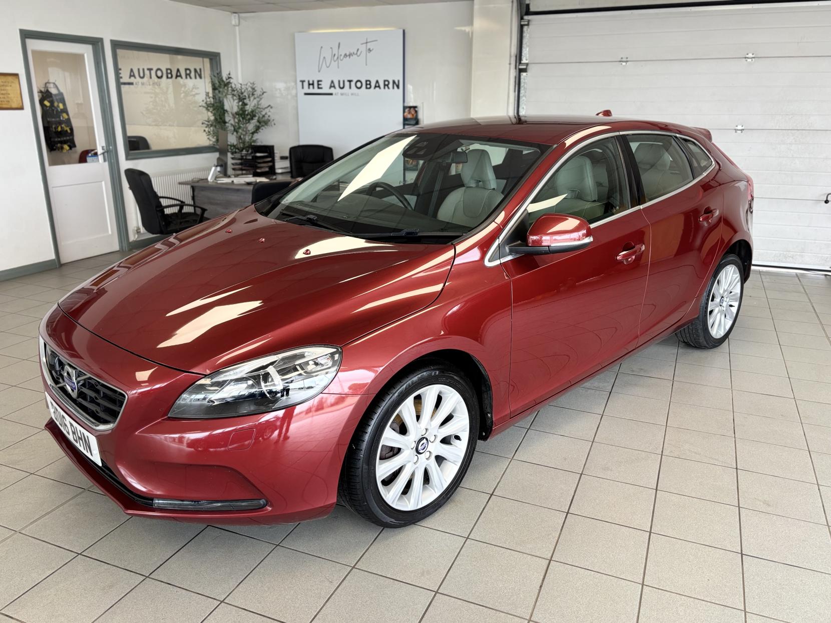Volvo V40 2.0 D3 SE Lux Nav Hatchback 5dr Diesel Manual Euro 6 (s/s) (150 ps)