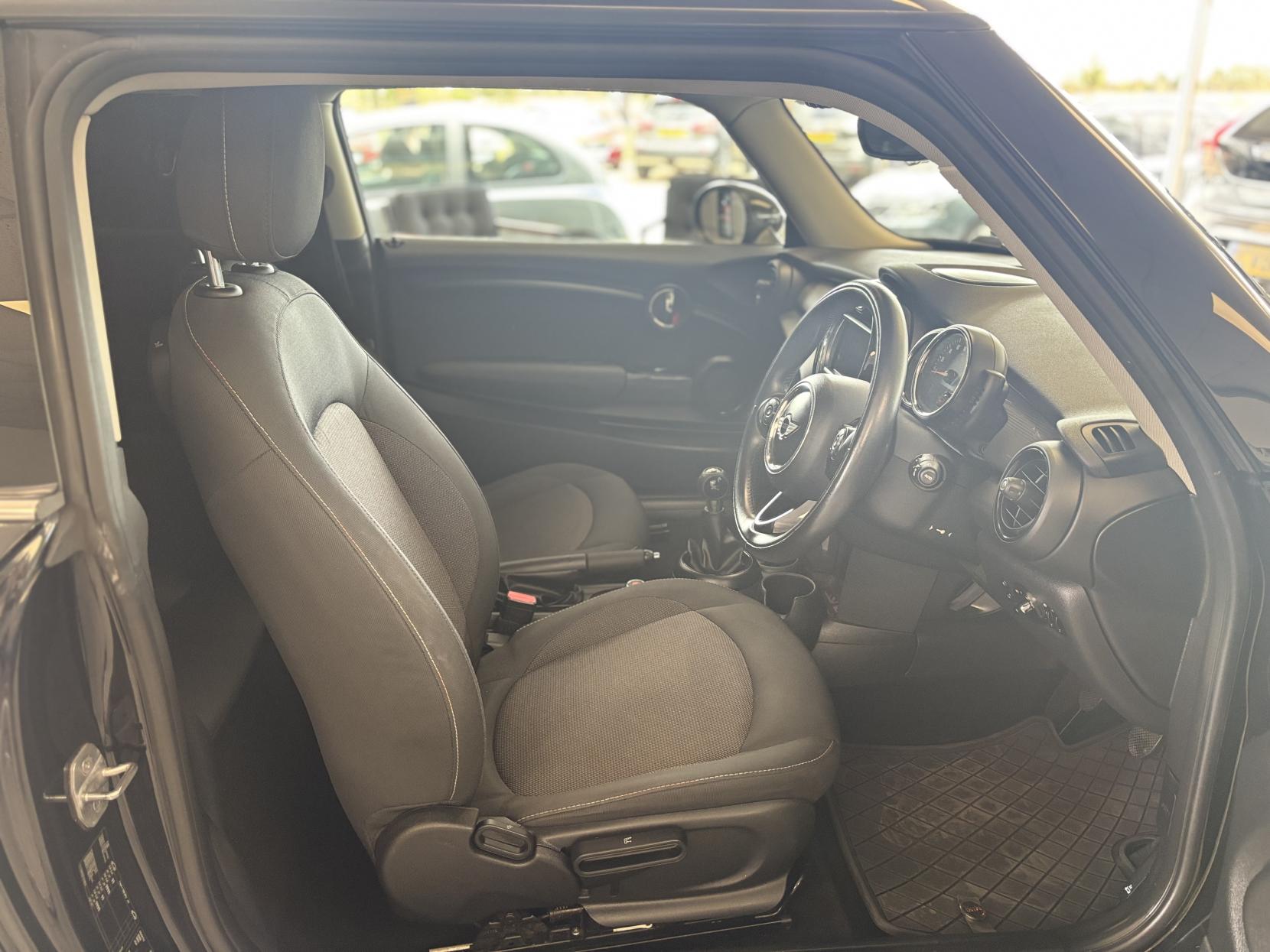MINI Hatch 1.5 Cooper D Hatchback 3dr Diesel Manual Euro 6 (s/s) (116 ps)