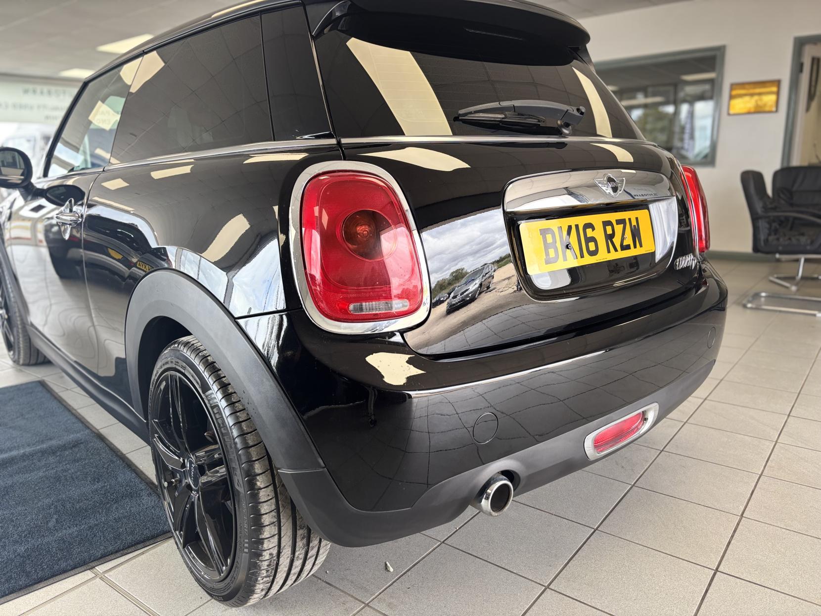 MINI Hatch 1.5 Cooper D Hatchback 3dr Diesel Manual Euro 6 (s/s) (116 ps)