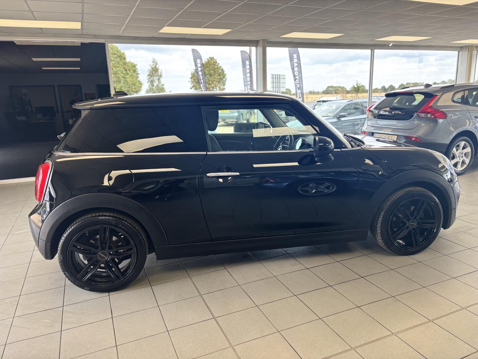 MINI Hatch 1.5 Cooper D Hatchback 3dr Diesel Manual Euro 6 (s/s) (116 ps)
