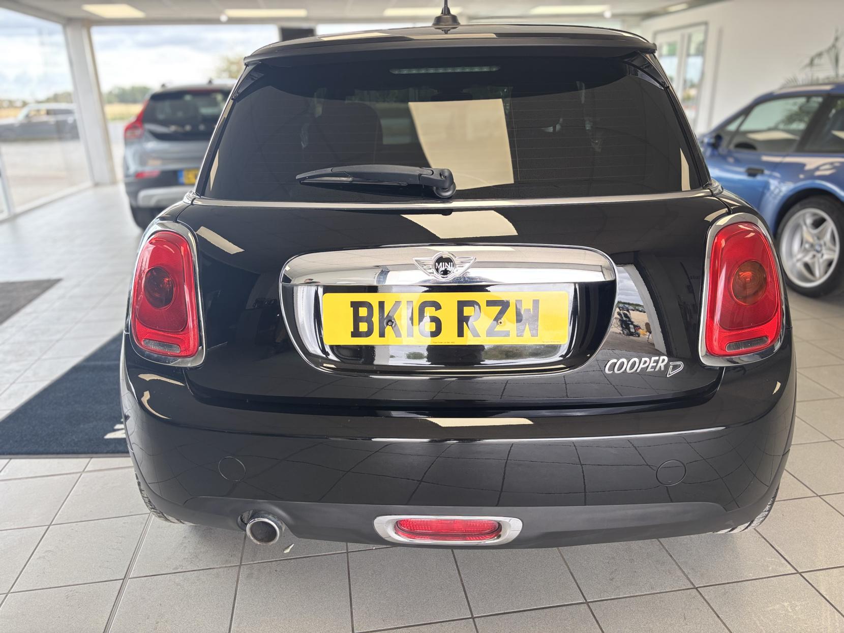 MINI Hatch 1.5 Cooper D Hatchback 3dr Diesel Manual Euro 6 (s/s) (116 ps)