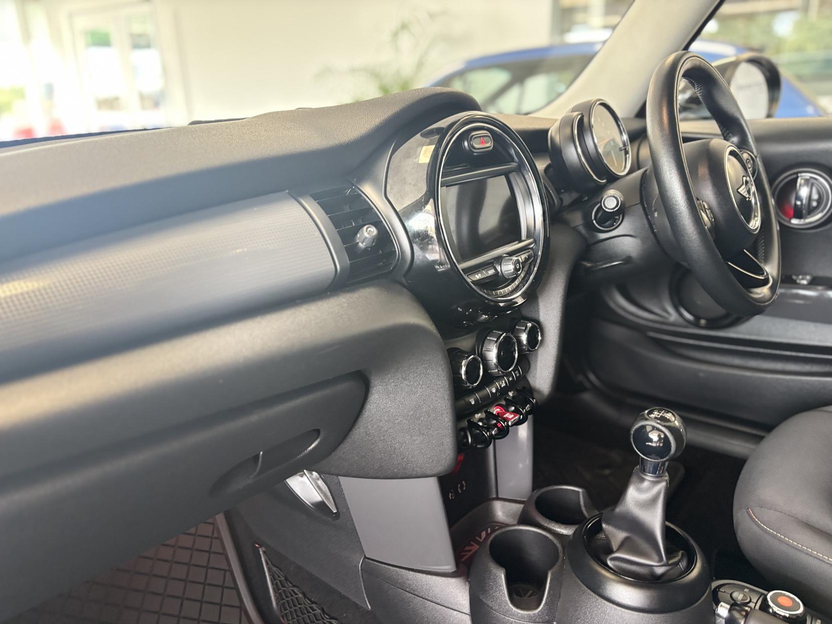MINI Hatch 1.5 Cooper D Hatchback 3dr Diesel Manual Euro 6 (s/s) (116 ps)