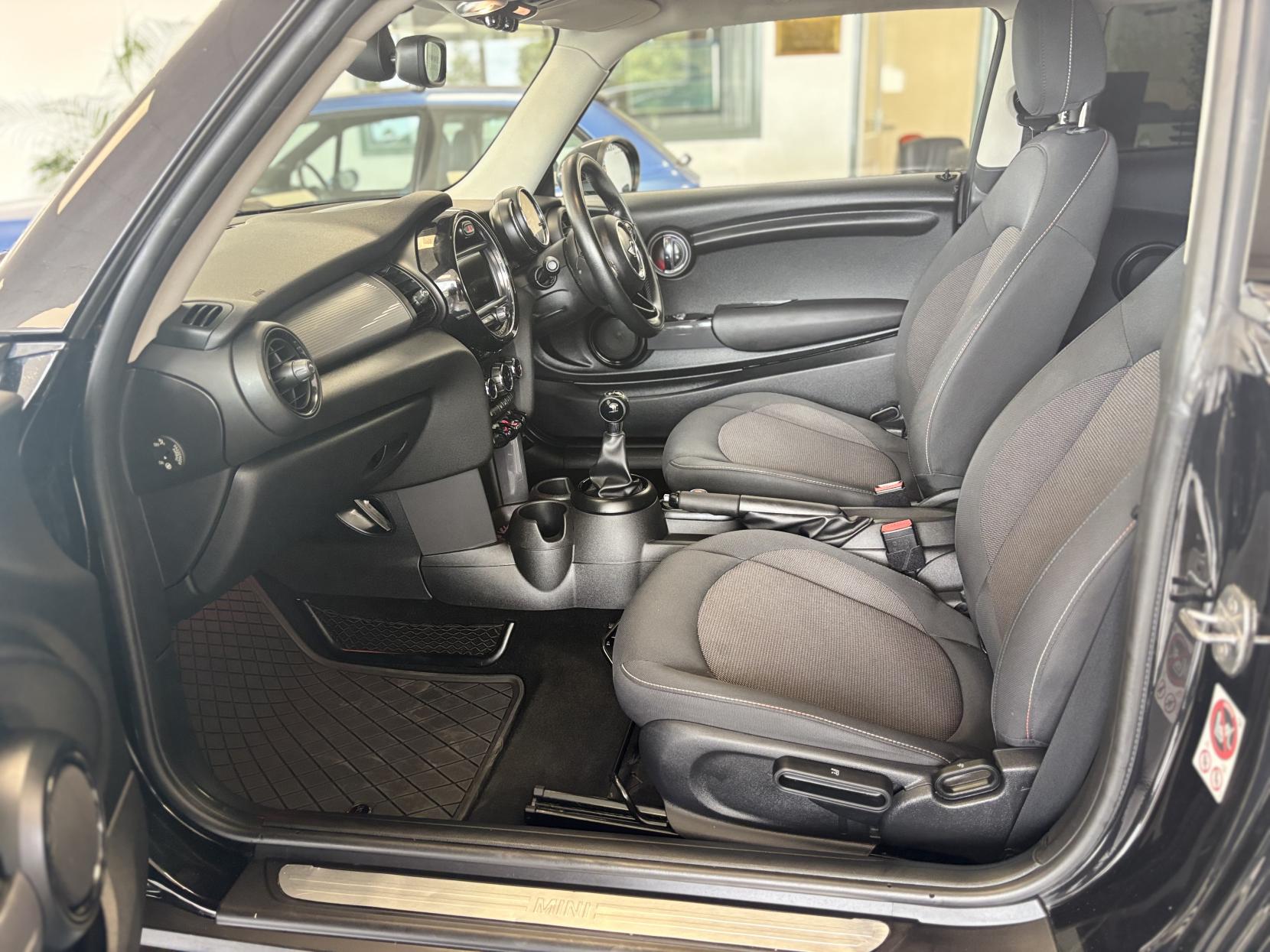 MINI Hatch 1.5 Cooper D Hatchback 3dr Diesel Manual Euro 6 (s/s) (116 ps)