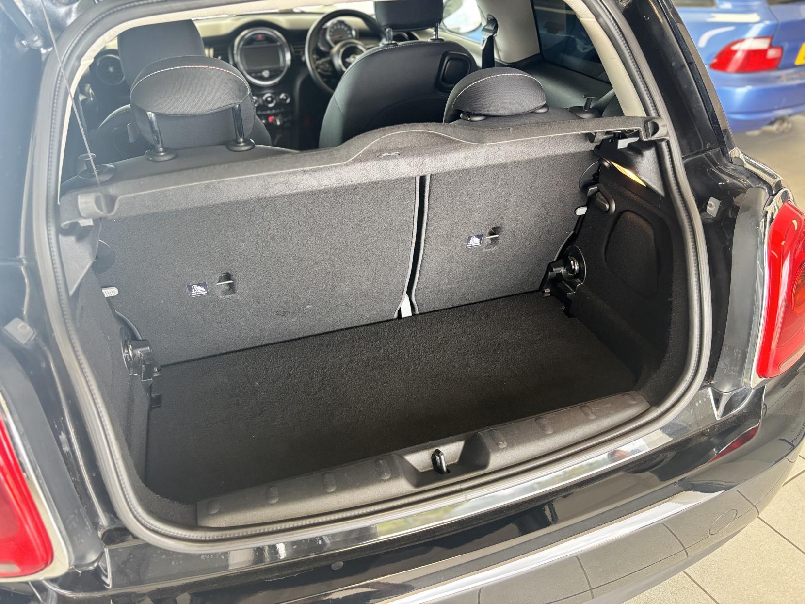 MINI Hatch 1.5 Cooper D Hatchback 3dr Diesel Manual Euro 6 (s/s) (116 ps)