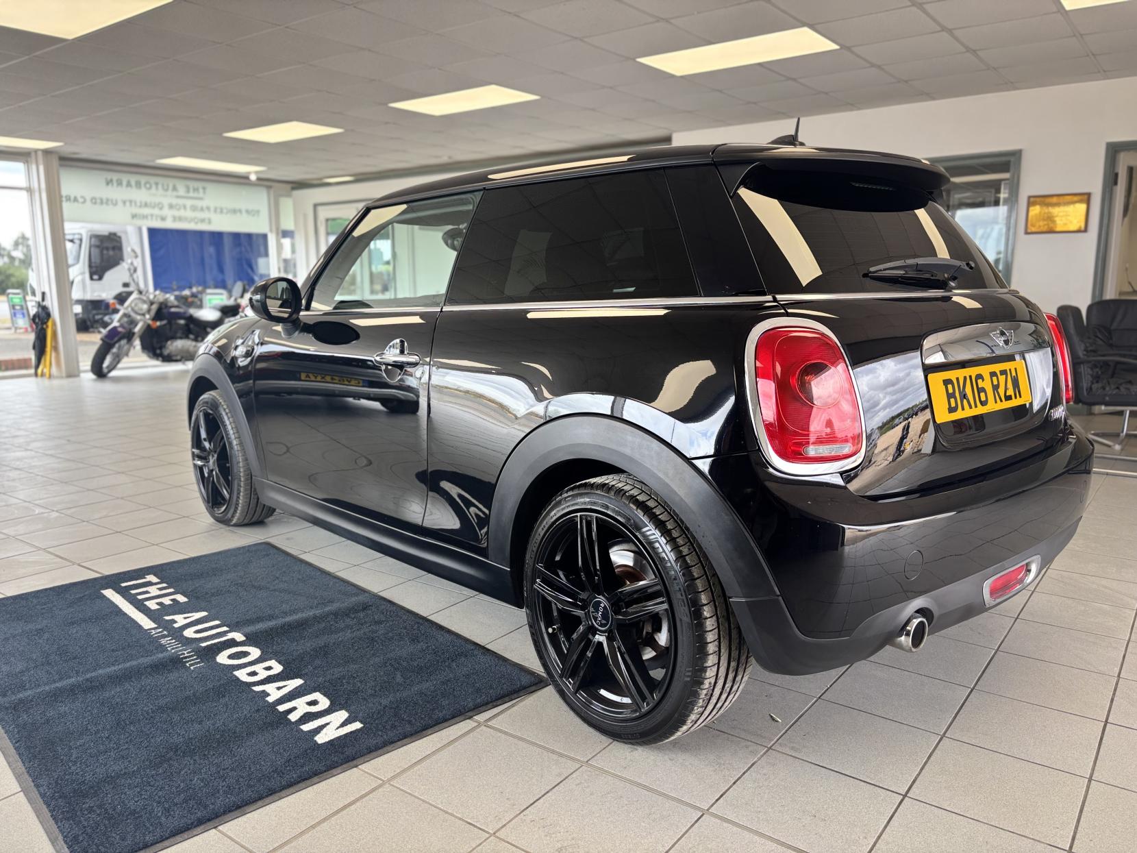 MINI Hatch 1.5 Cooper D Hatchback 3dr Diesel Manual Euro 6 (s/s) (116 ps)