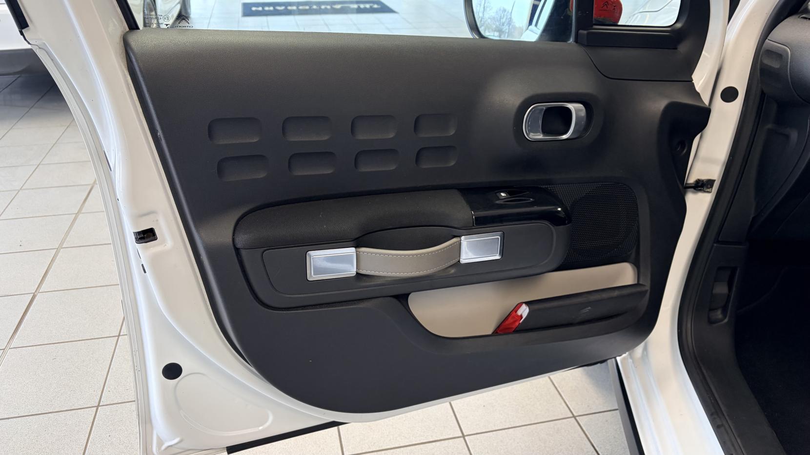 Citroen C3 1.2 PureTech Flair Hatchback 5dr Petrol Manual Euro 6 (82 ps)