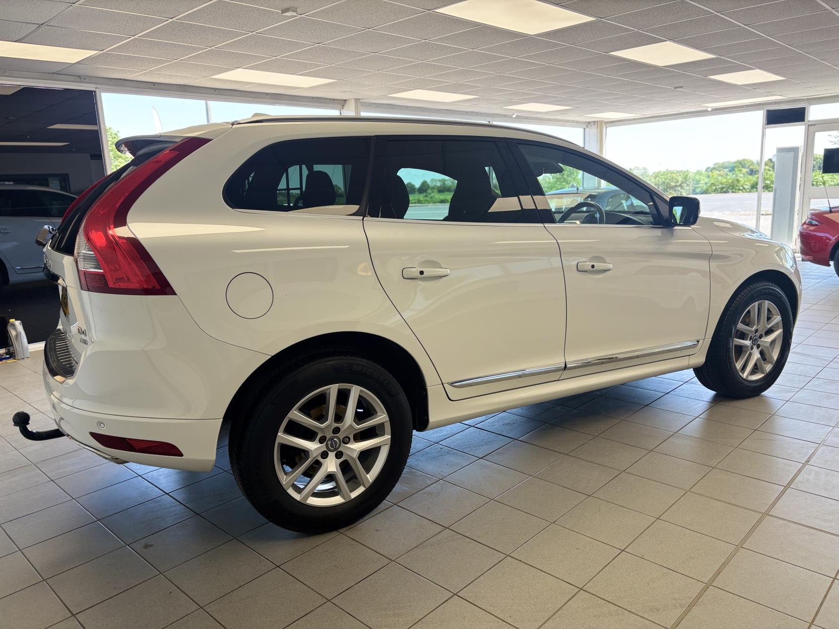 Volvo XC60 2.4 D4 SE Lux Nav SUV 5dr Diesel Manual AWD Euro 6 (s/s) (190 ps)