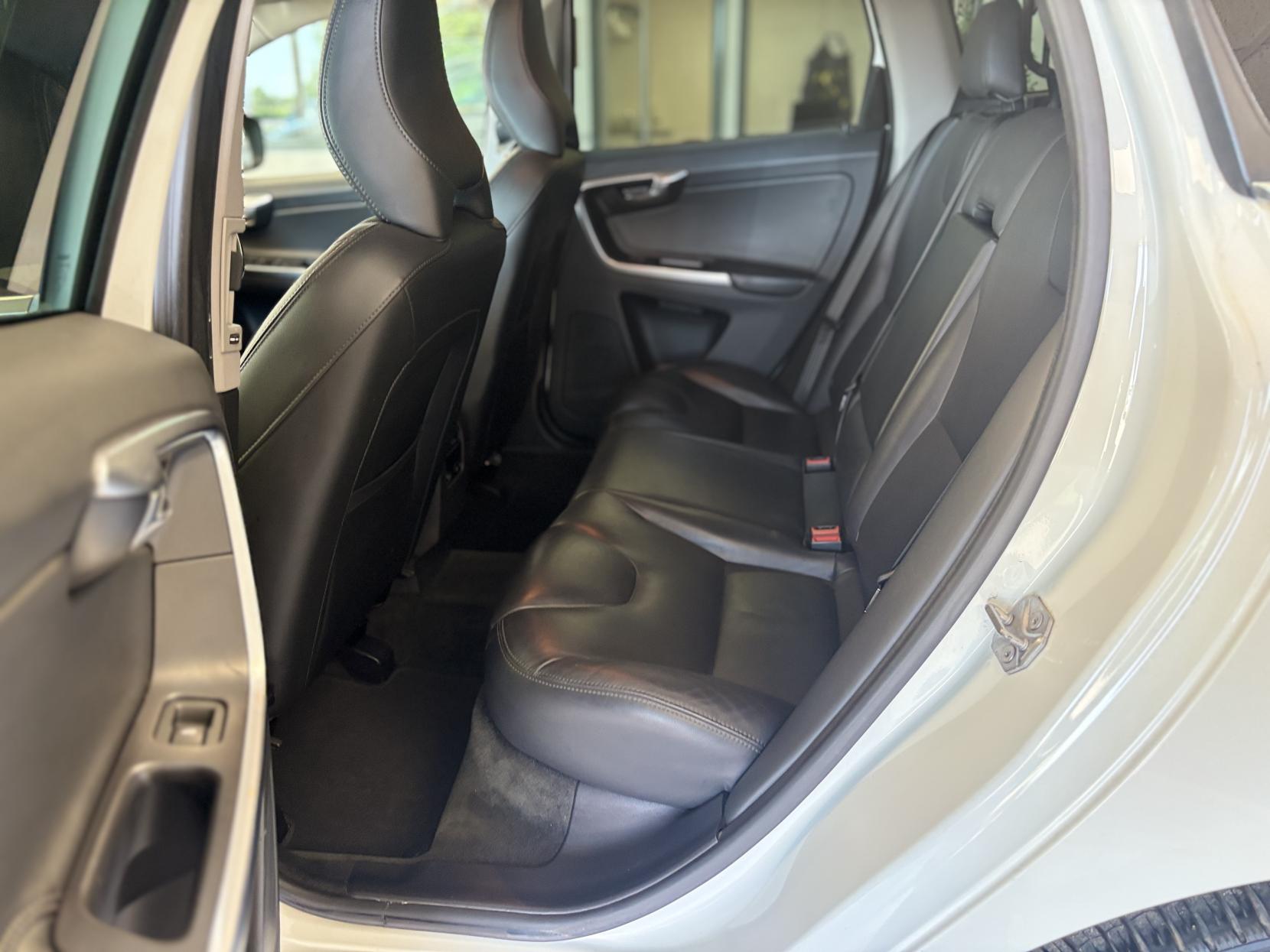 Volvo XC60 2.4 D4 SE Lux Nav SUV 5dr Diesel Manual AWD Euro 6 (s/s) (190 ps)