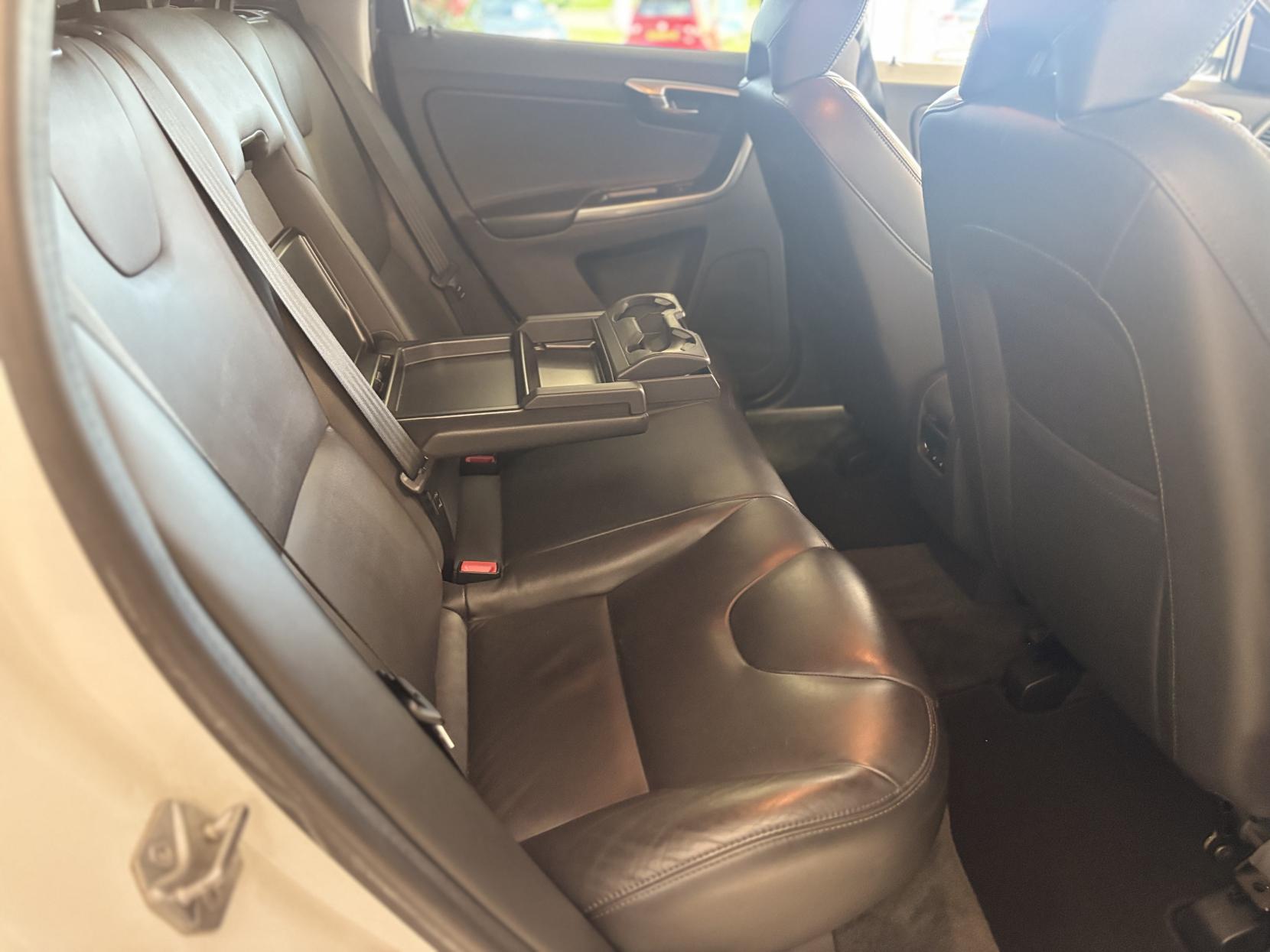 Volvo XC60 2.4 D4 SE Lux Nav SUV 5dr Diesel Manual AWD Euro 6 (s/s) (190 ps)