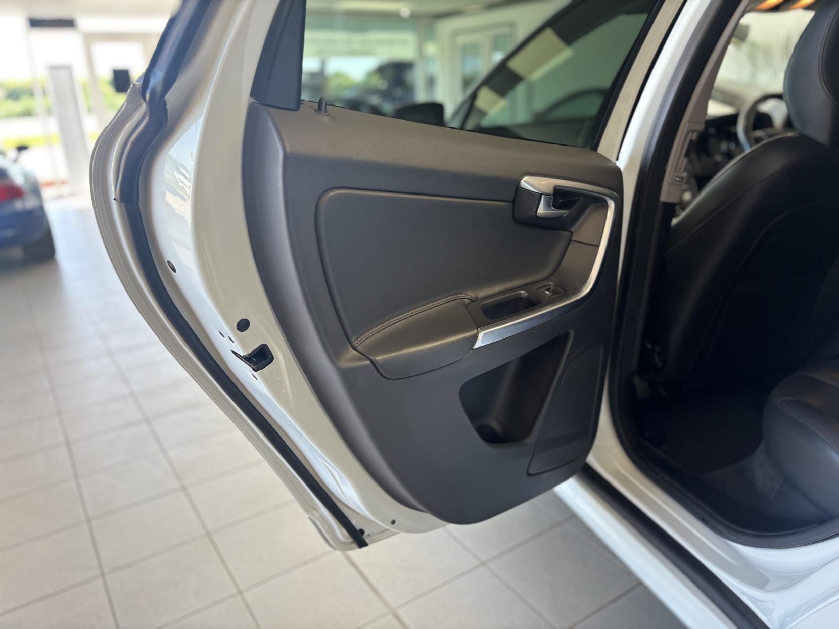 Volvo XC60 2.4 D4 SE Lux Nav SUV 5dr Diesel Manual AWD Euro 6 (s/s) (190 ps)