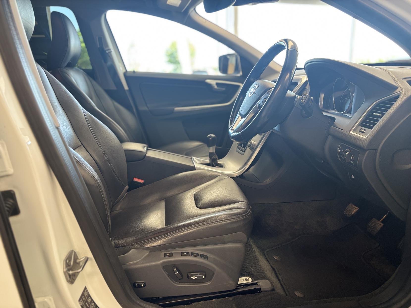 Volvo XC60 2.4 D4 SE Lux Nav SUV 5dr Diesel Manual AWD Euro 6 (s/s) (190 ps)