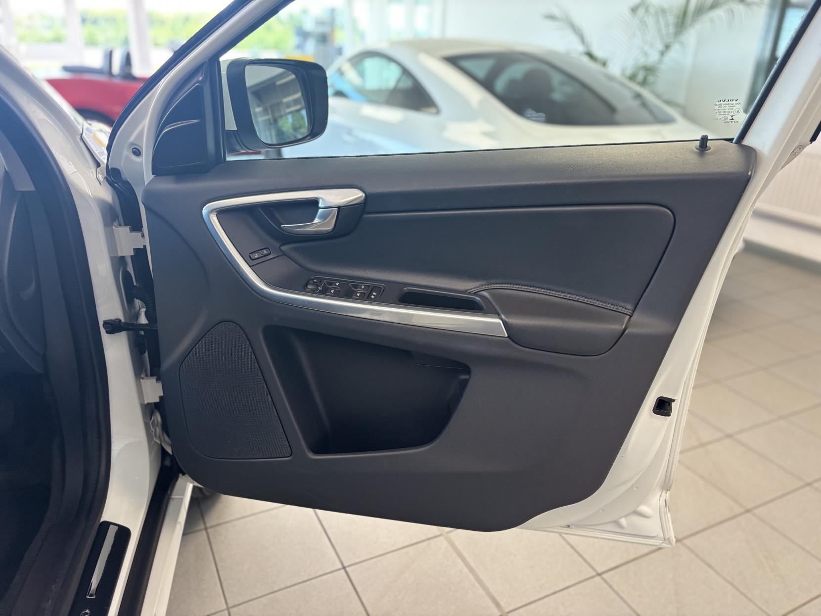 Volvo XC60 2.4 D4 SE Lux Nav SUV 5dr Diesel Manual AWD Euro 6 (s/s) (190 ps)