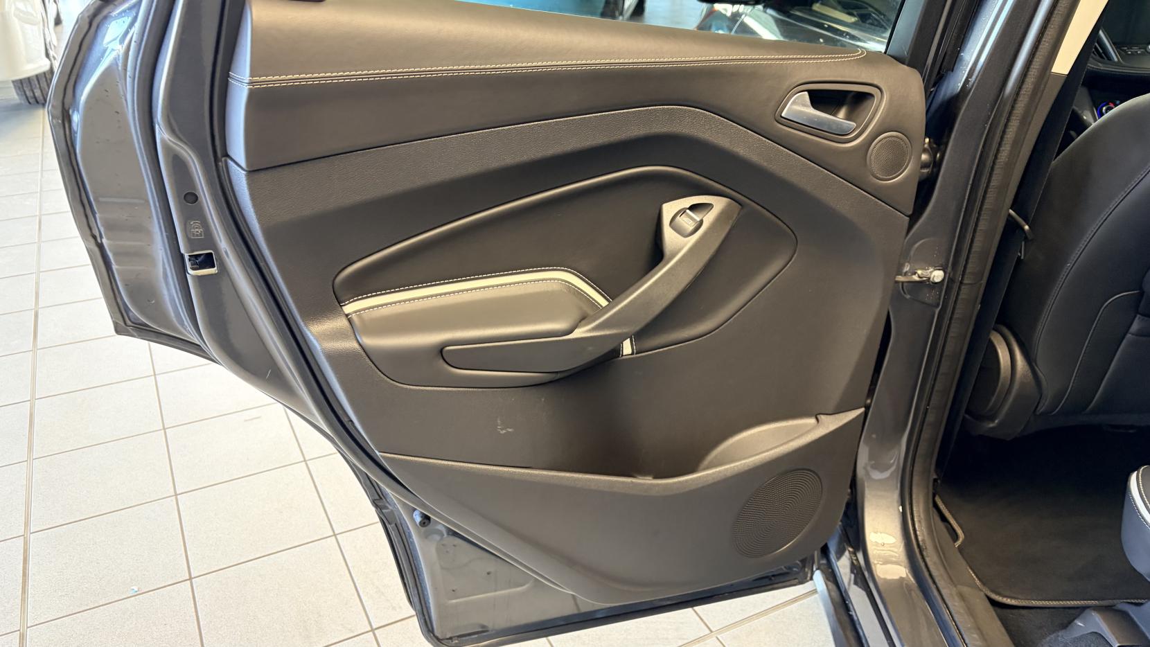 Ford Kuga 2.0 TDCi EcoBlue Vignale SUV 5dr Diesel Powershift AWD Euro 6 (s/s) (180 ps)