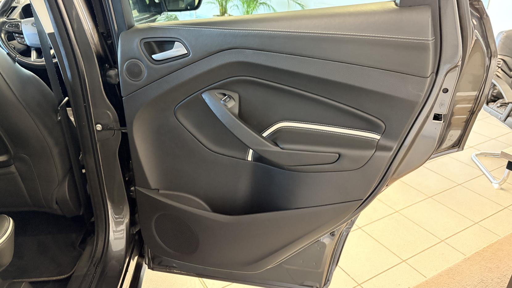 Ford Kuga 2.0 TDCi EcoBlue Vignale SUV 5dr Diesel Powershift AWD Euro 6 (s/s) (180 ps)