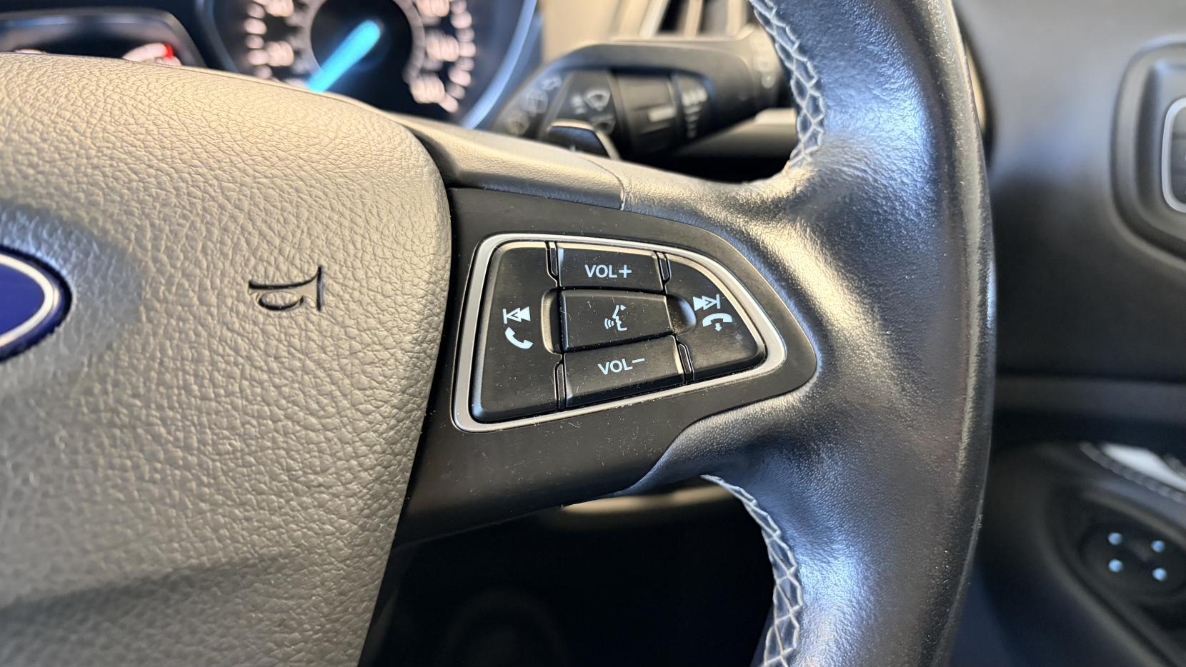 Ford Kuga 2.0 TDCi EcoBlue Vignale SUV 5dr Diesel Powershift AWD Euro 6 (s/s) (180 ps)