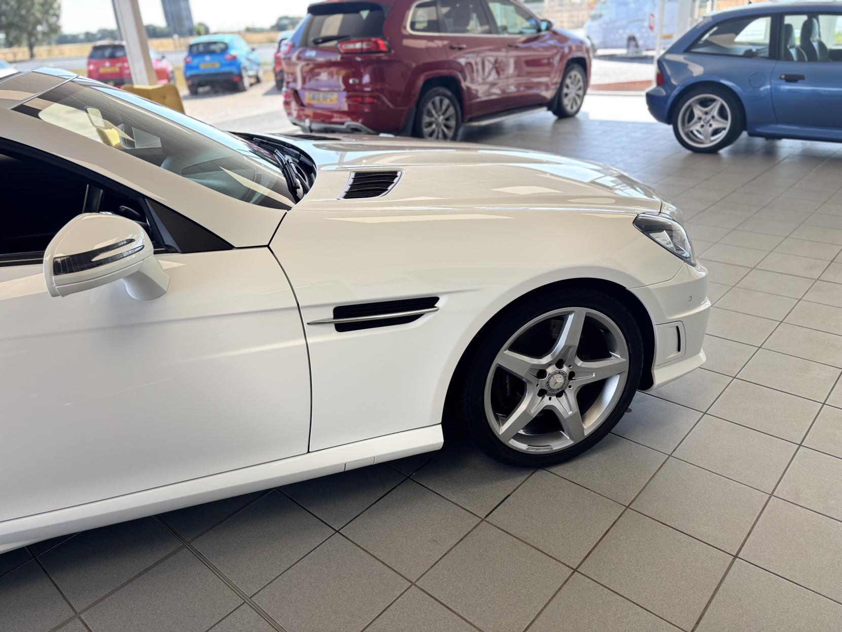 Mercedes-Benz SLK 2.1 SLK250 CDI AMG Sport Convertible 2dr Diesel G-Tronic+ Euro 5 (s/s) (204 ps)