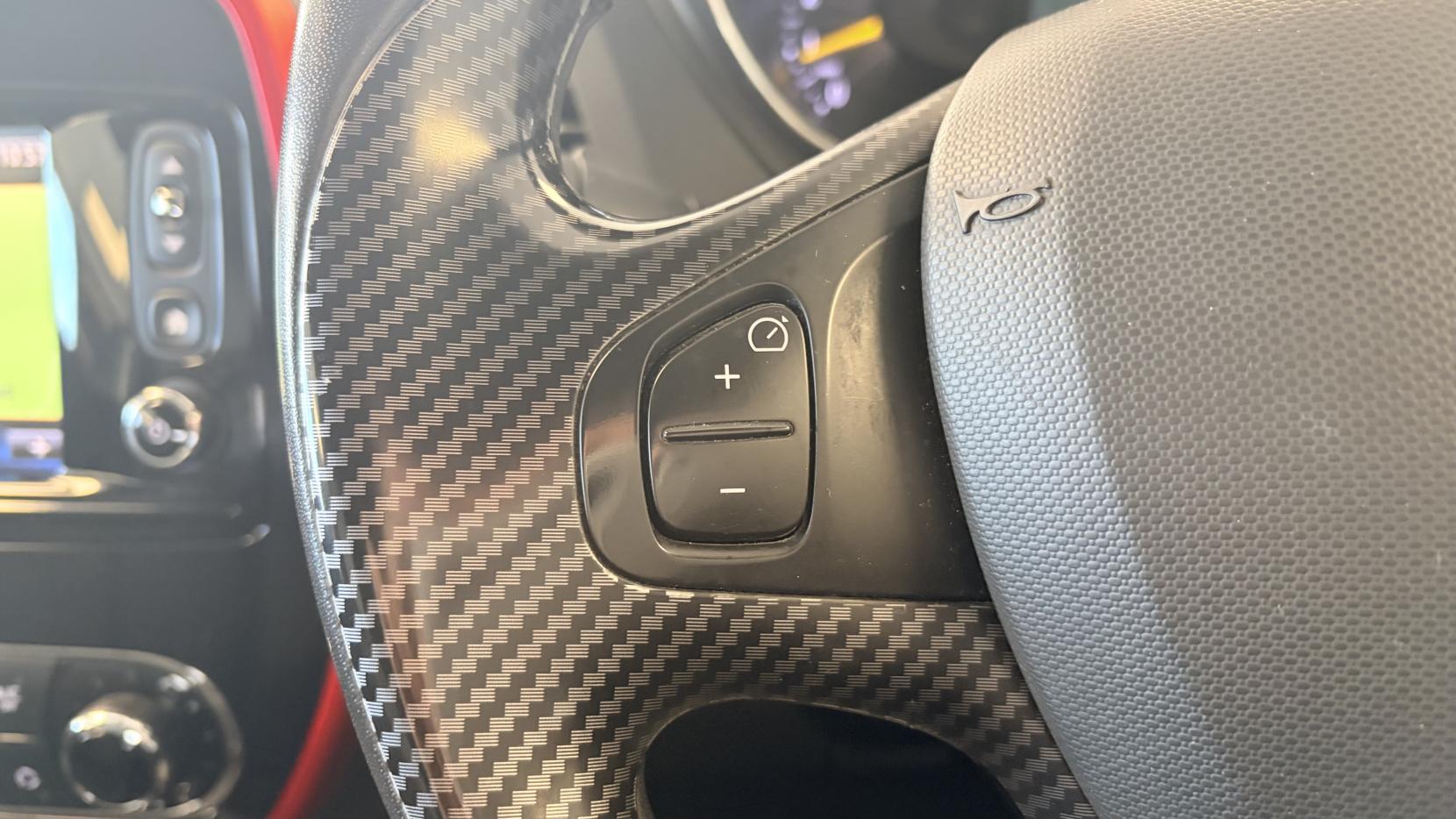 Renault Captur 1.5 dCi ENERGY Signature Nav SUV 5dr Diesel Auto Euro 6 (s/s) (90 ps)