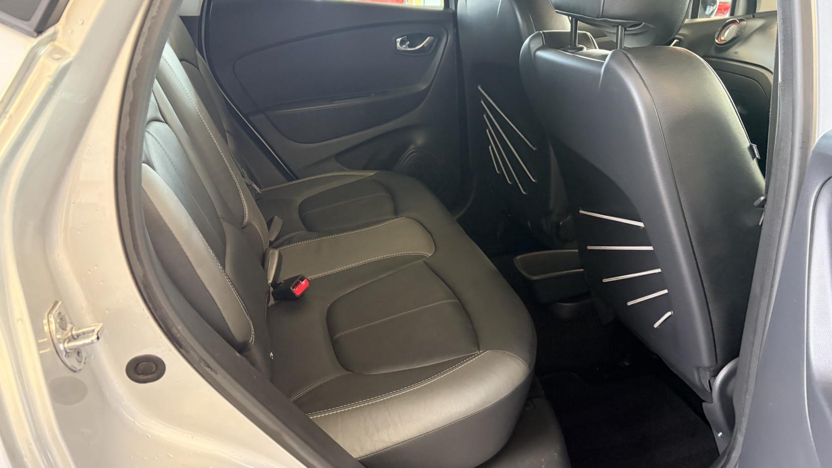 Renault Captur 1.5 dCi ENERGY Signature Nav SUV 5dr Diesel Auto Euro 6 (s/s) (90 ps)