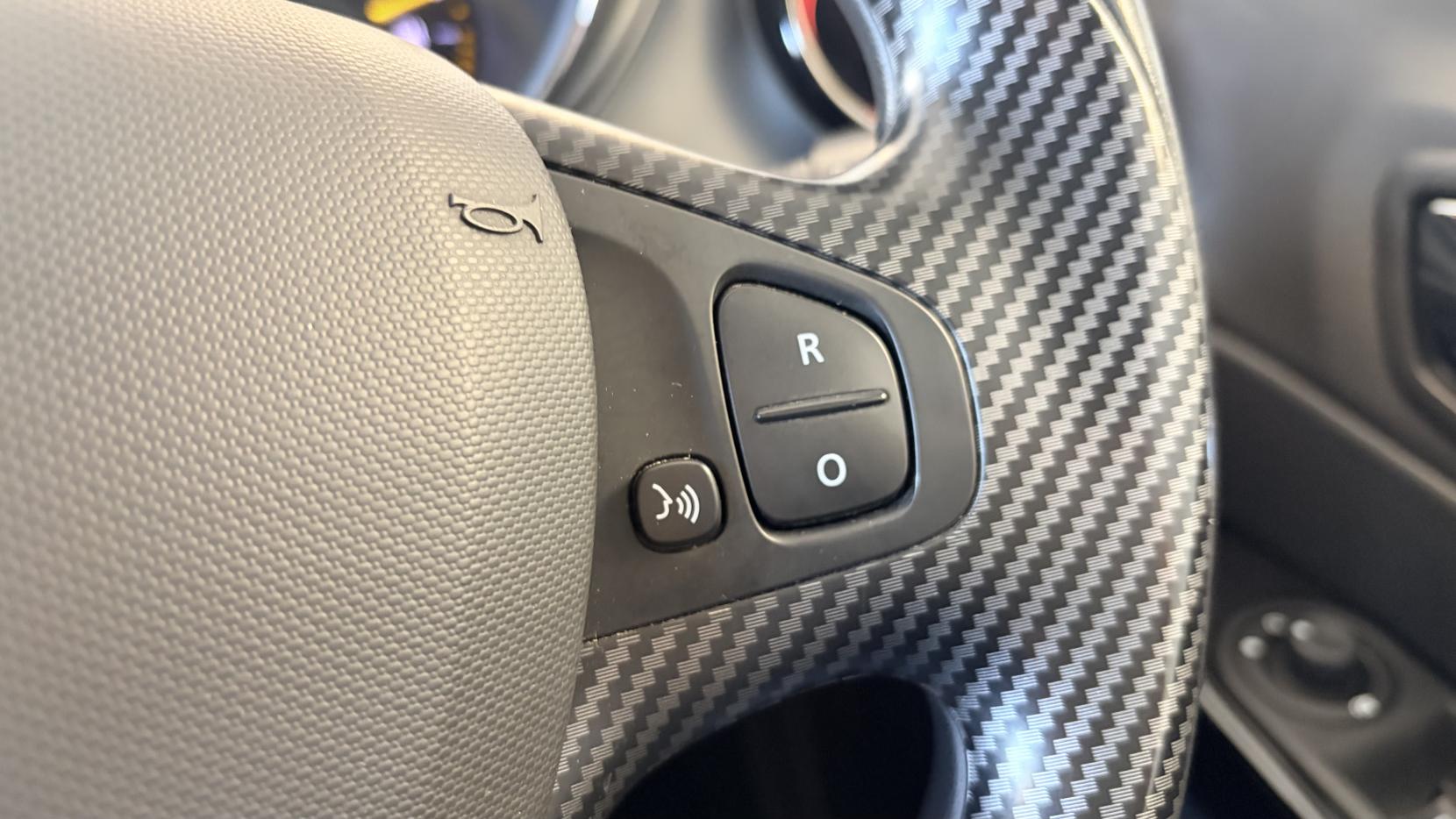 Renault Captur 1.5 dCi ENERGY Signature Nav SUV 5dr Diesel Auto Euro 6 (s/s) (90 ps)