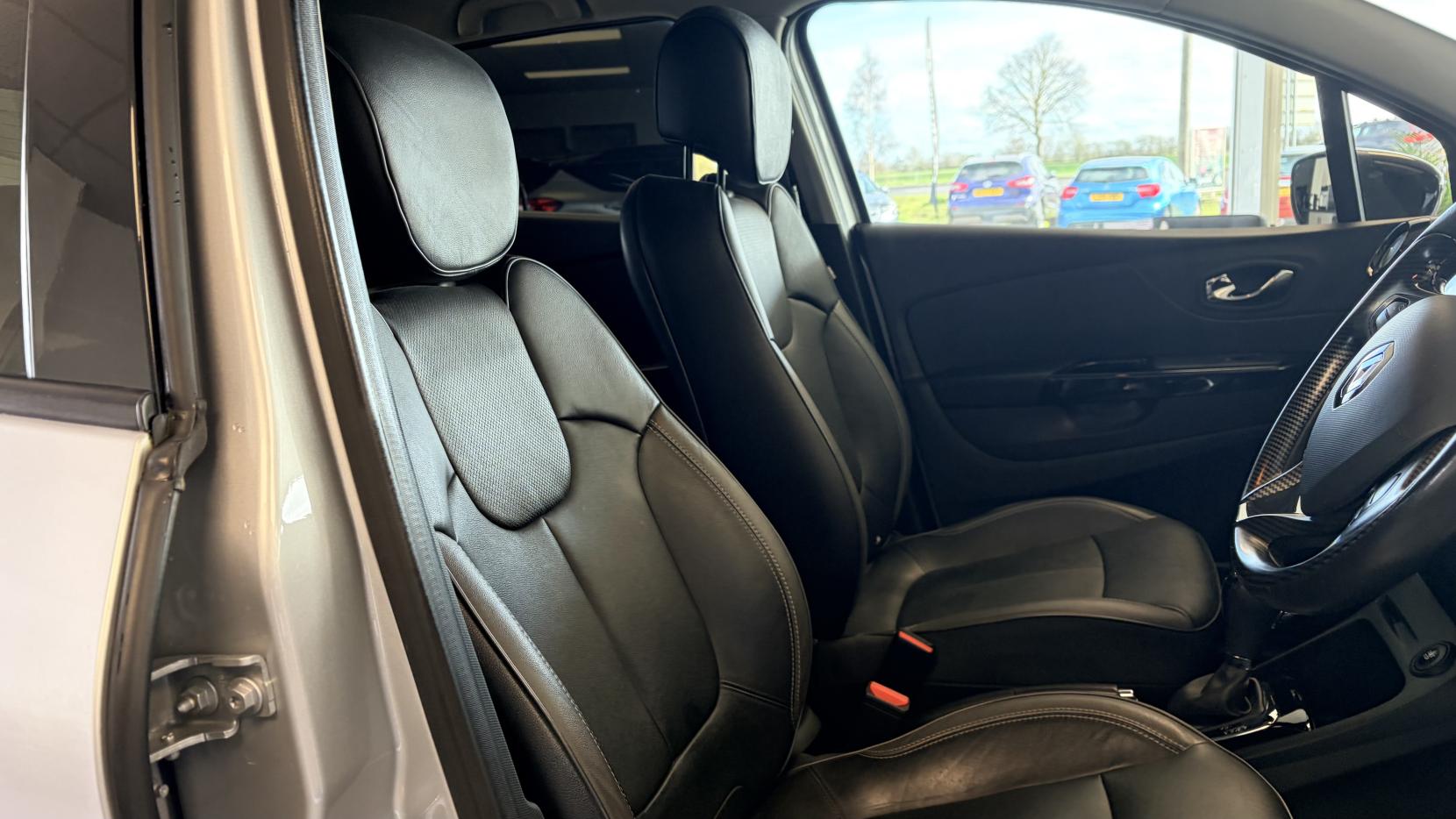 Renault Captur 1.5 dCi ENERGY Signature Nav SUV 5dr Diesel Auto Euro 6 (s/s) (90 ps)