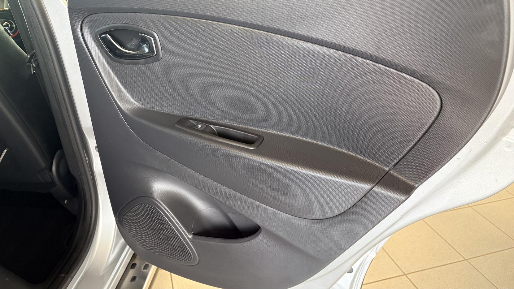 Renault Captur 1.5 dCi ENERGY Signature Nav SUV 5dr Diesel Auto Euro 6 (s/s) (90 ps)