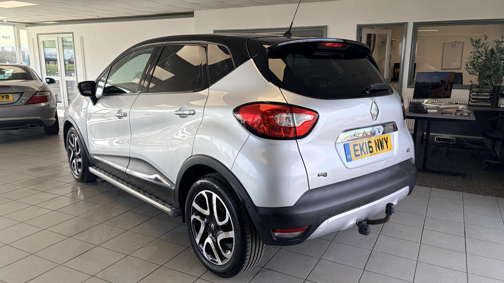 Renault Captur 1.5 dCi ENERGY Signature Nav SUV 5dr Diesel Auto Euro 6 (s/s) (90 ps)