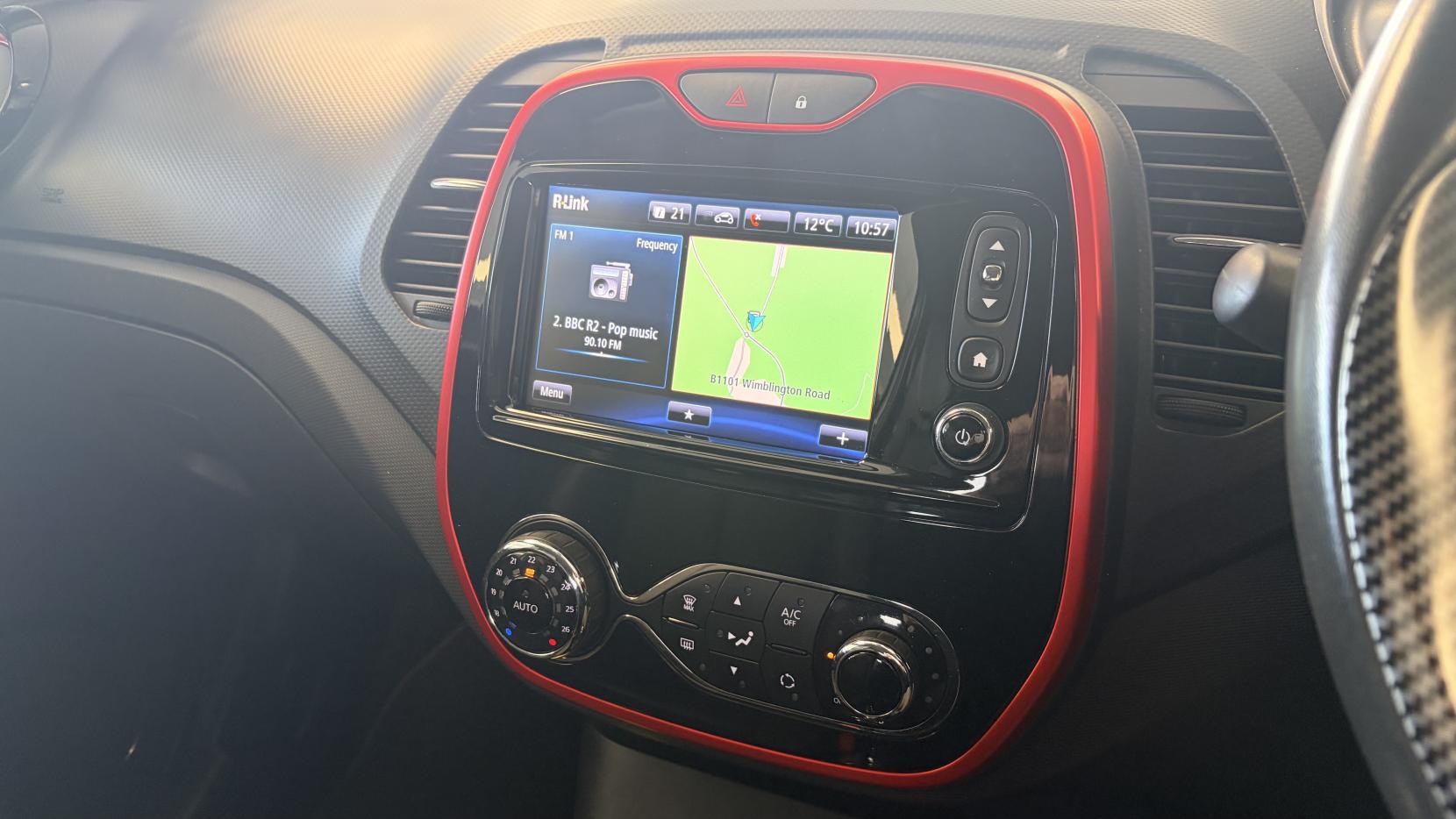 Renault Captur 1.5 dCi ENERGY Signature Nav SUV 5dr Diesel Auto Euro 6 (s/s) (90 ps)