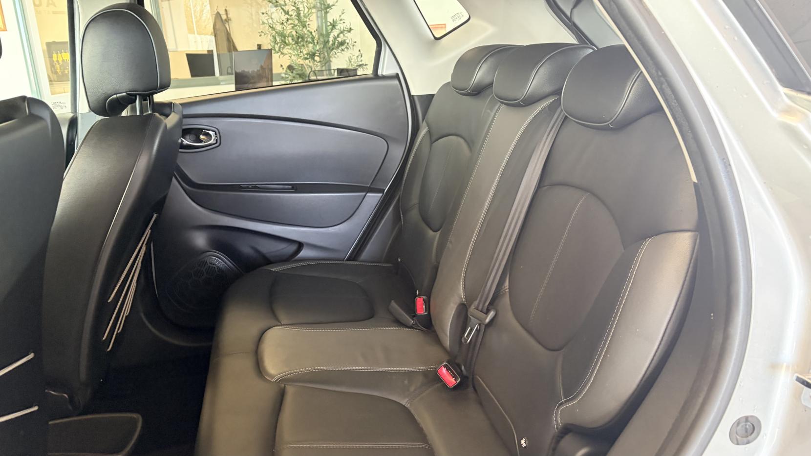 Renault Captur 1.5 dCi ENERGY Signature Nav SUV 5dr Diesel Auto Euro 6 (s/s) (90 ps)