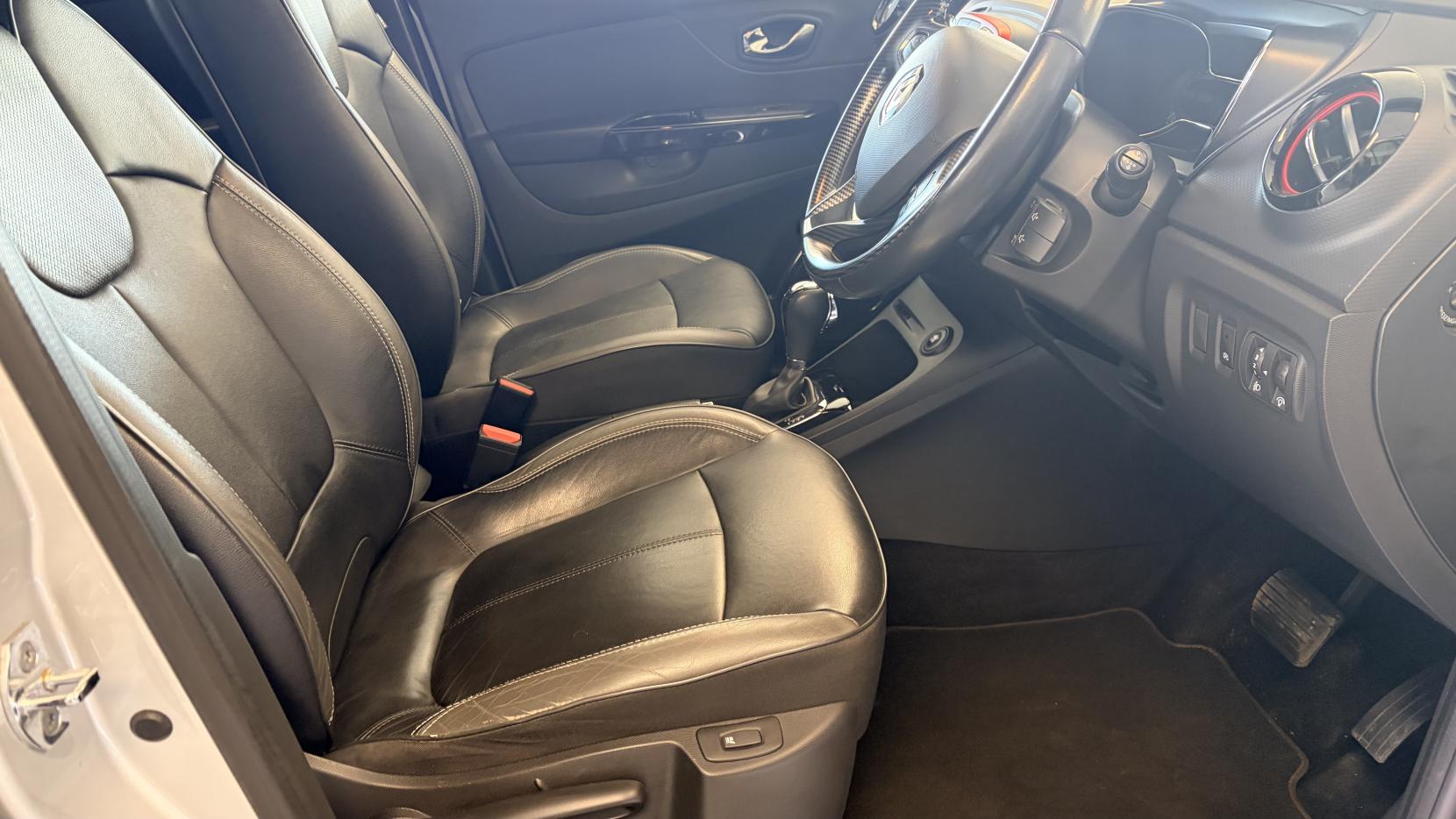 Renault Captur 1.5 dCi ENERGY Signature Nav SUV 5dr Diesel Auto Euro 6 (s/s) (90 ps)