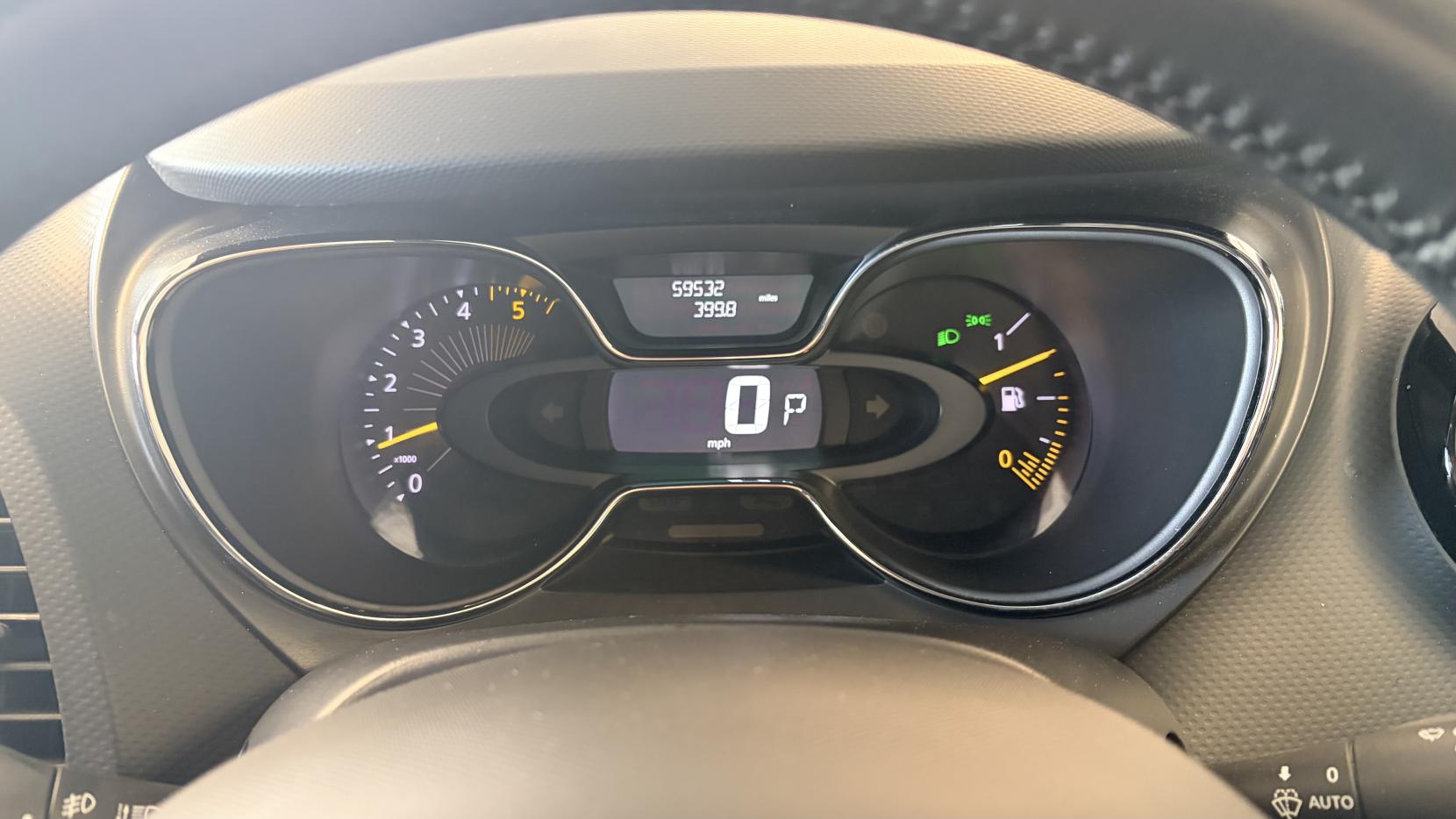 Renault Captur 1.5 dCi ENERGY Signature Nav SUV 5dr Diesel Auto Euro 6 (s/s) (90 ps)