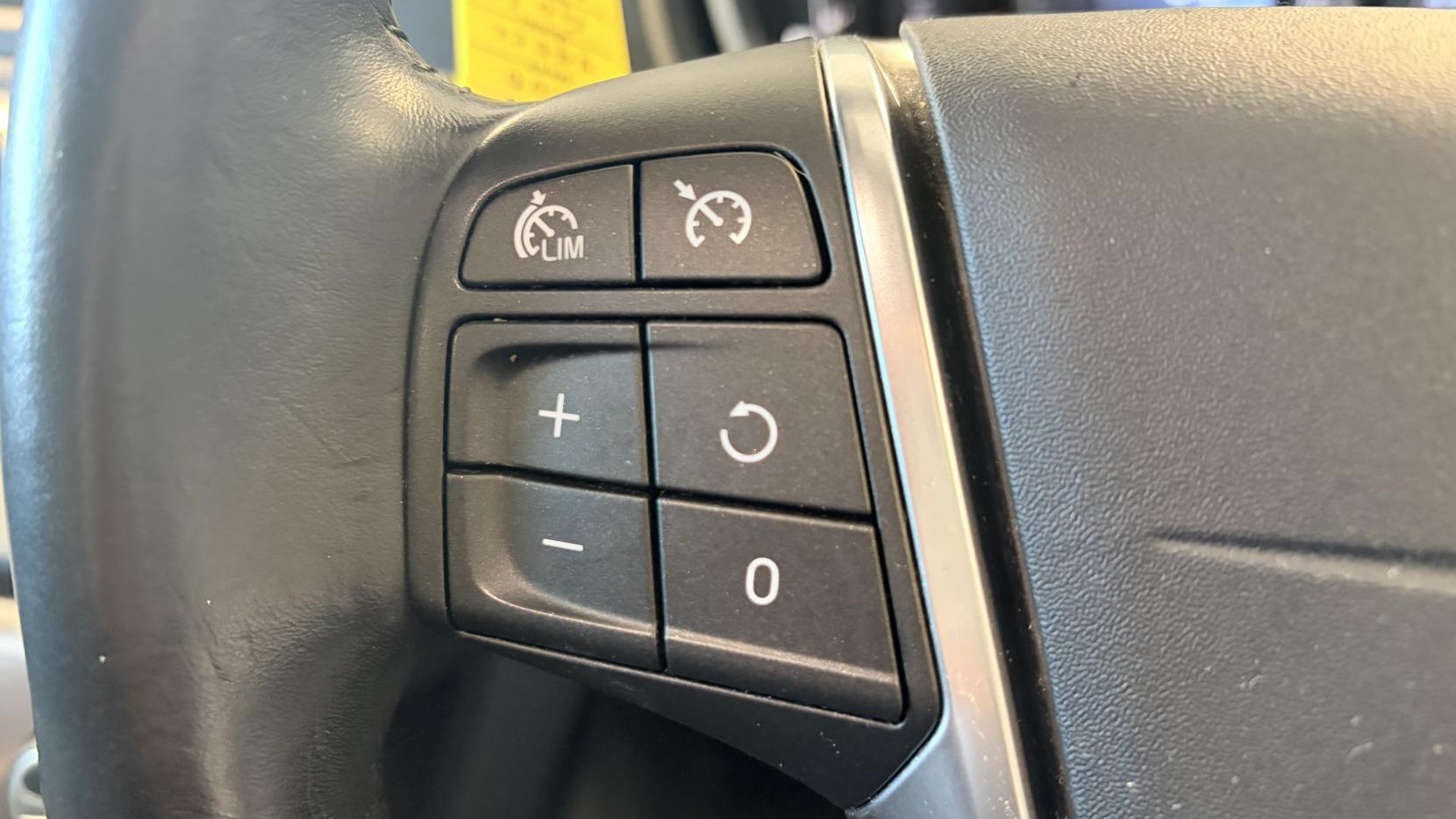 Volvo V40 Cross Country 1.6 D2 SE Hatchback 5dr Diesel Manual Euro 5 (s/s) (115 ps)