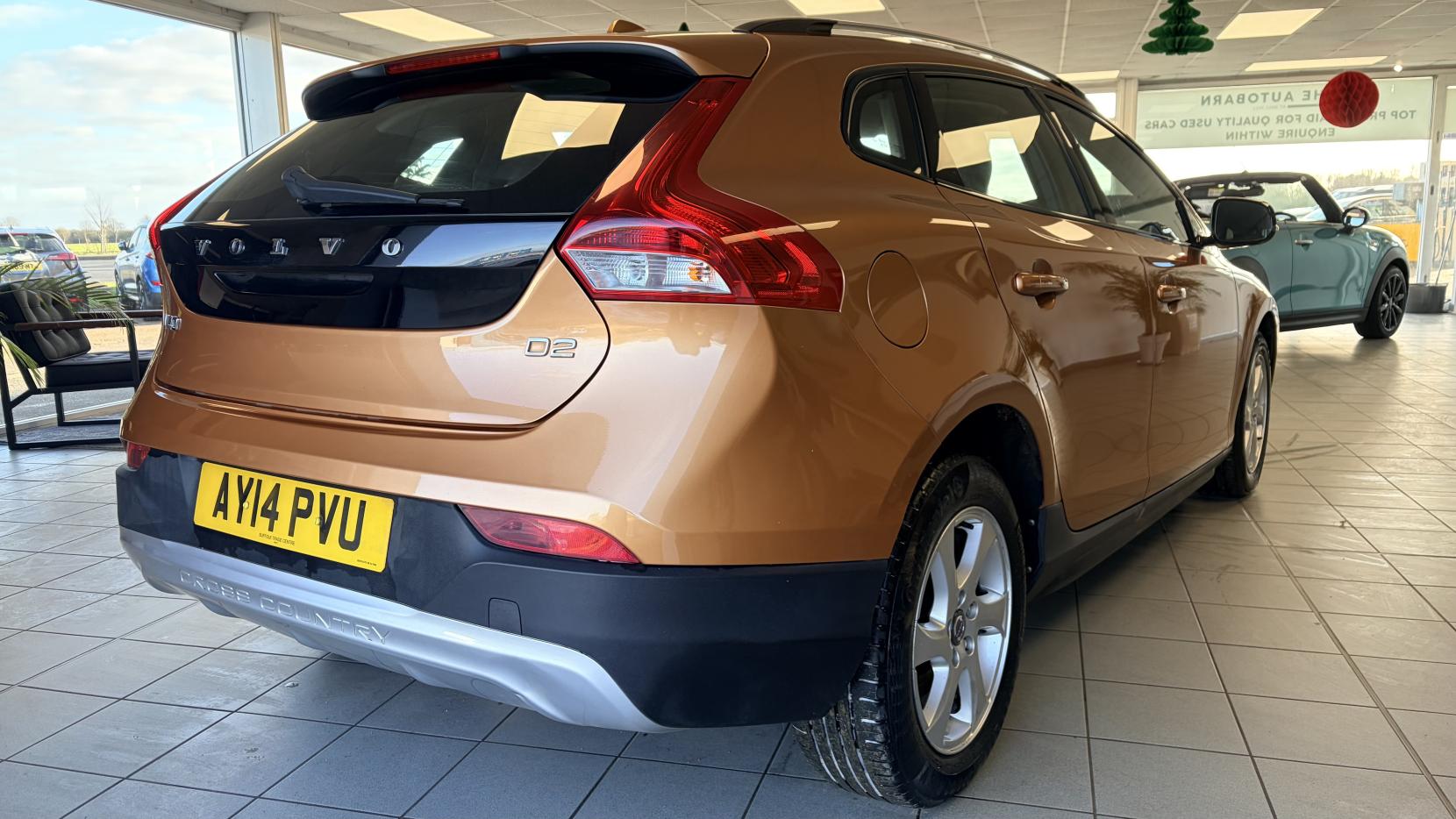 Volvo V40 Cross Country 1.6 D2 SE Hatchback 5dr Diesel Manual Euro 5 (s/s) (115 ps)