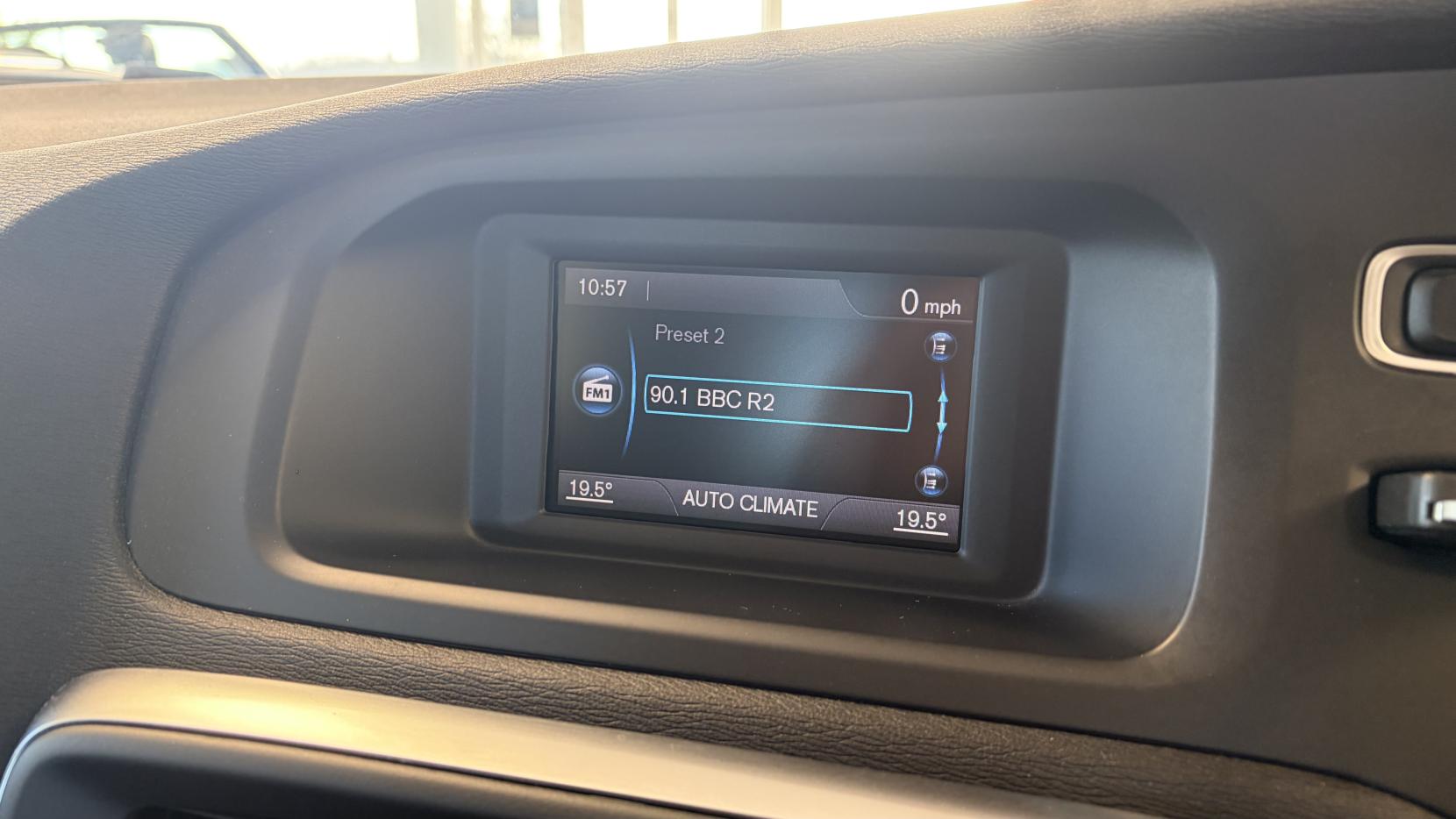 Volvo V40 Cross Country 1.6 D2 SE Hatchback 5dr Diesel Manual Euro 5 (s/s) (115 ps)