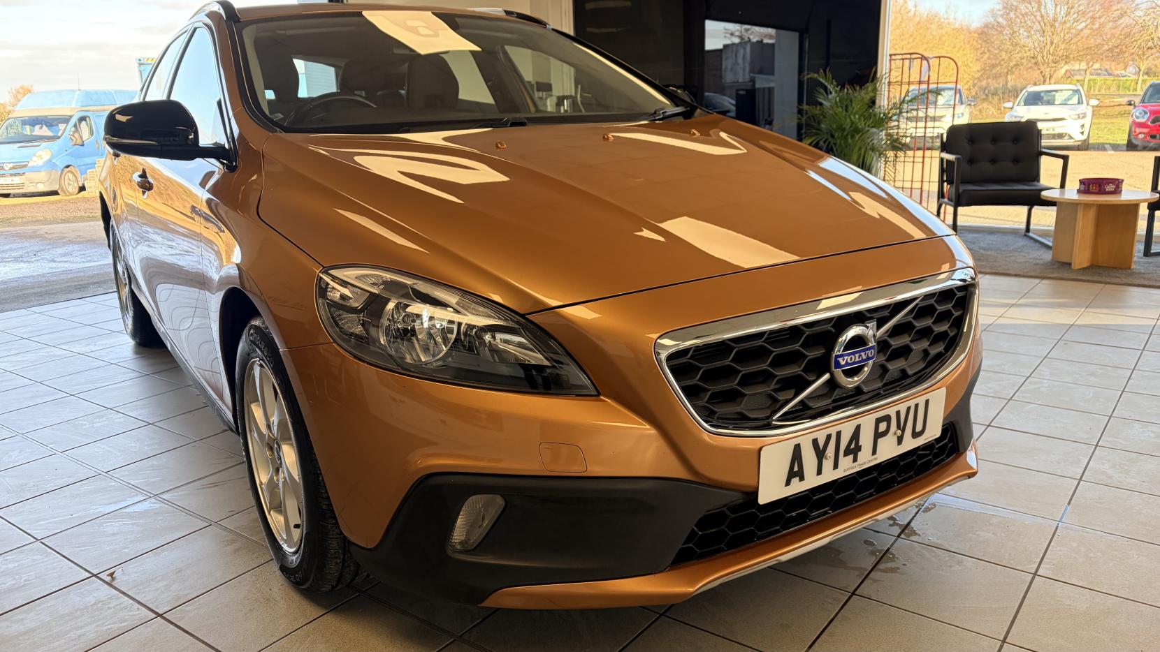 Volvo V40 Cross Country 1.6 D2 SE Hatchback 5dr Diesel Manual Euro 5 (s/s) (115 ps)