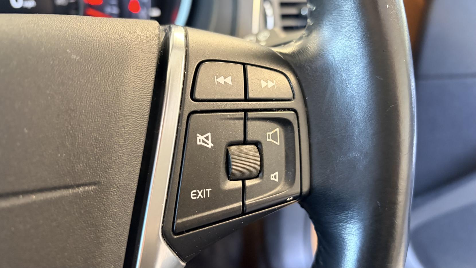 Volvo V40 Cross Country 1.6 D2 SE Hatchback 5dr Diesel Manual Euro 5 (s/s) (115 ps)