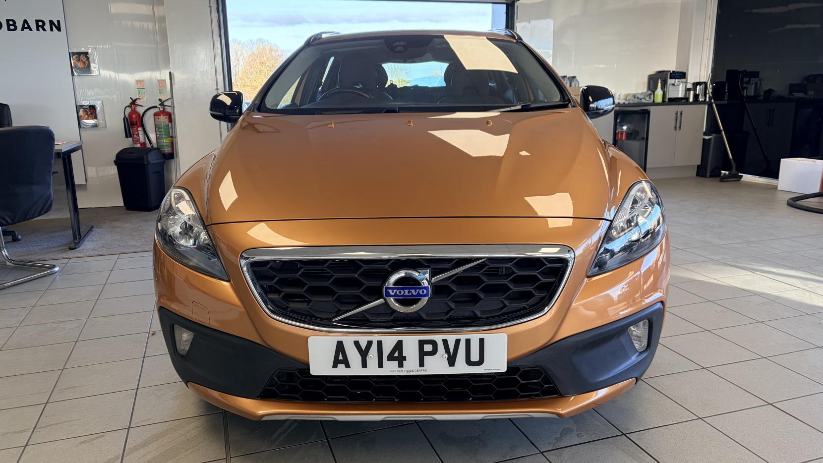 Volvo V40 Cross Country 1.6 D2 SE Hatchback 5dr Diesel Manual Euro 5 (s/s) (115 ps)