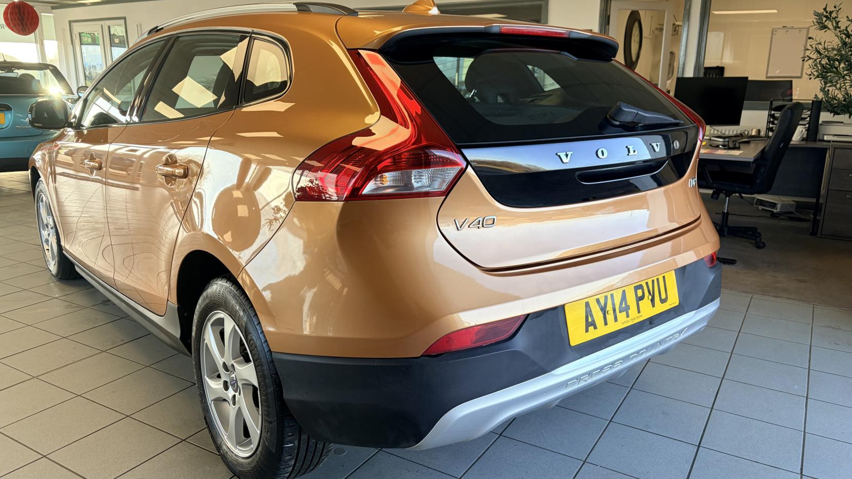 Volvo V40 Cross Country 1.6 D2 SE Hatchback 5dr Diesel Manual Euro 5 (s/s) (115 ps)