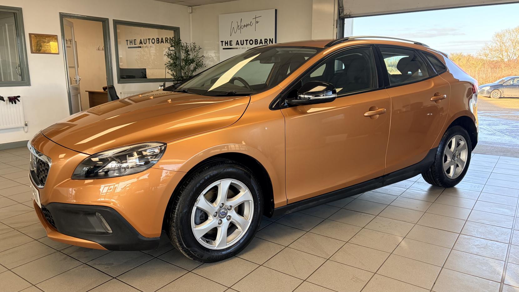 Volvo V40 Cross Country 1.6 D2 SE Hatchback 5dr Diesel Manual Euro 5 (s/s) (115 ps)