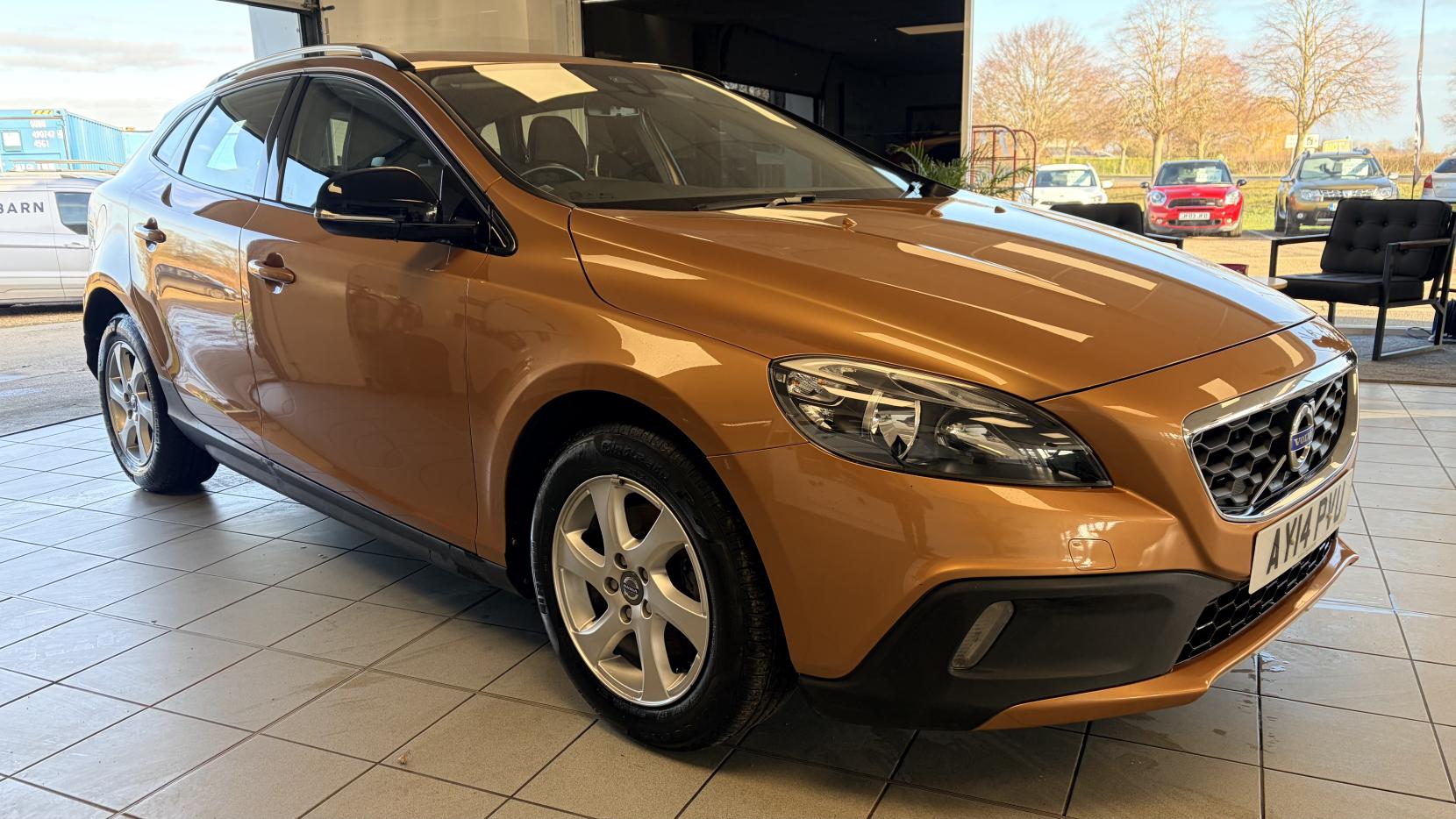 Volvo V40 Cross Country 1.6 D2 SE Hatchback 5dr Diesel Manual Euro 5 (s/s) (115 ps)