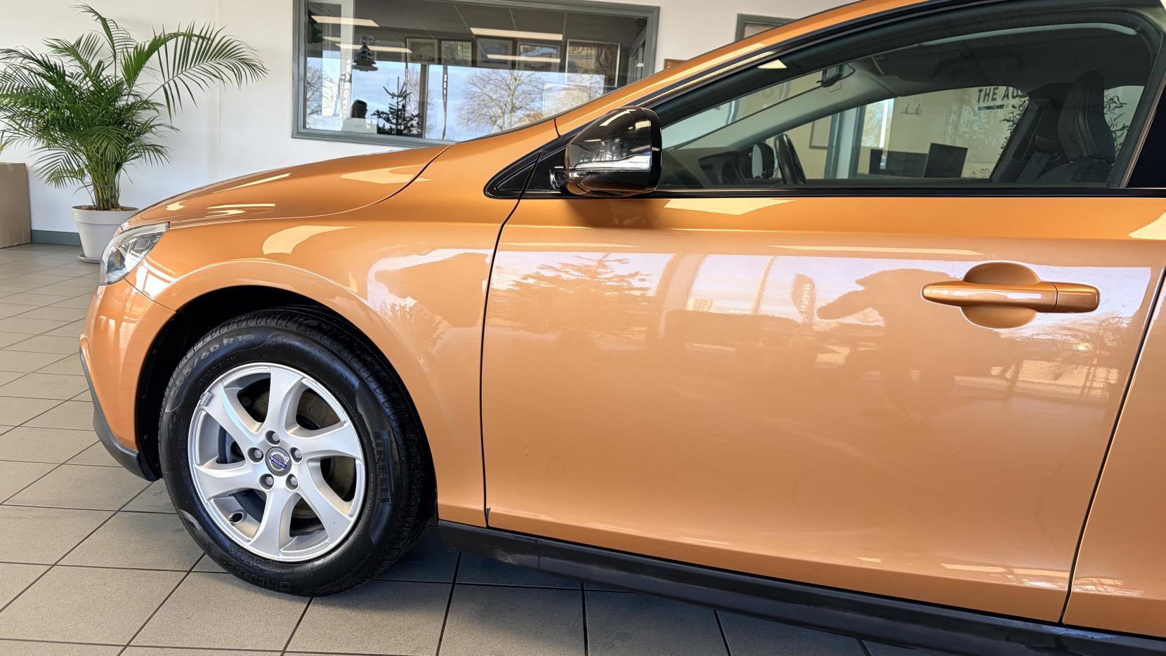 Volvo V40 Cross Country 1.6 D2 SE Hatchback 5dr Diesel Manual Euro 5 (s/s) (115 ps)